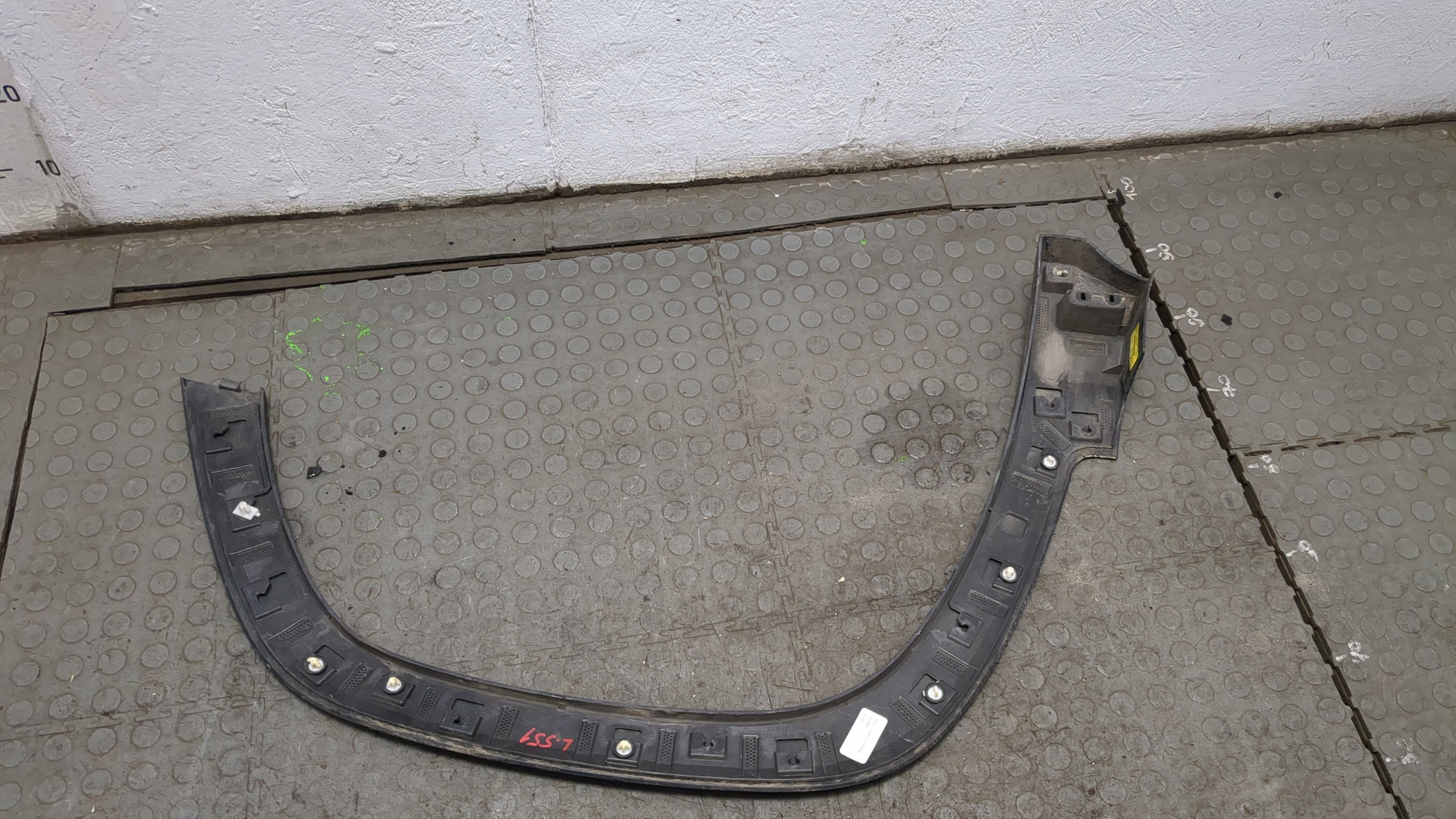 Накладка переднего крыла левого