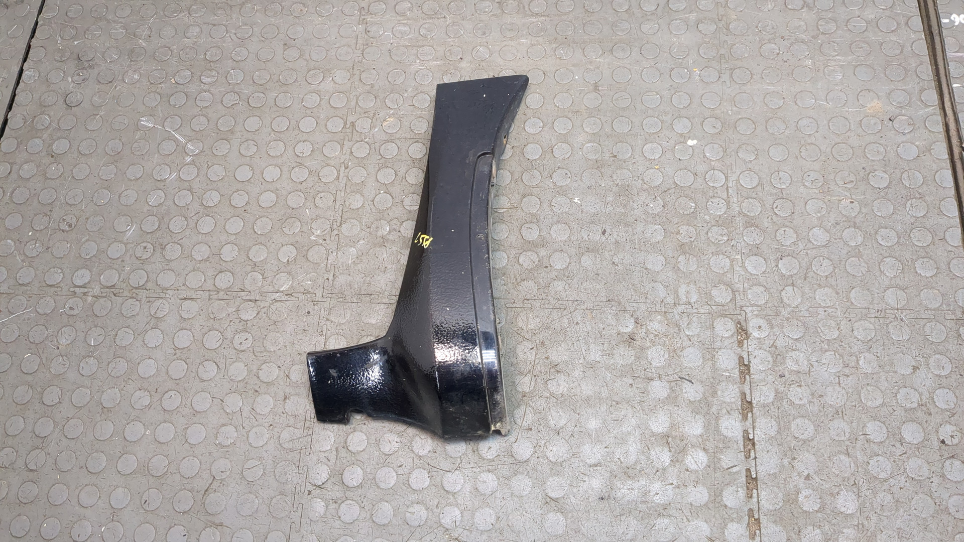 Накладка переднего крыла правого