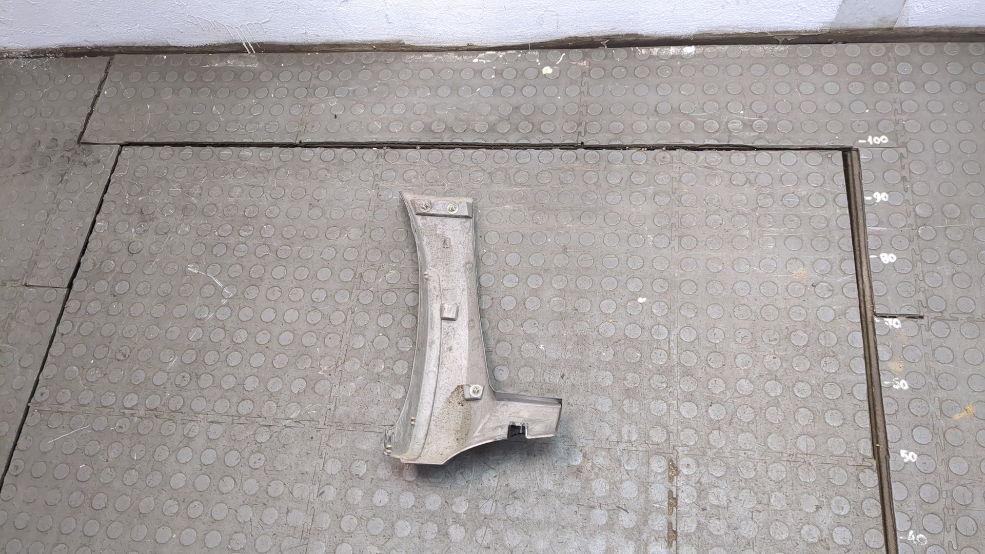 Накладка переднего крыла правого