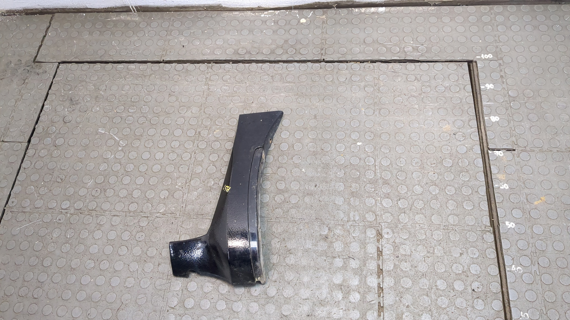 Накладка переднего крыла правого