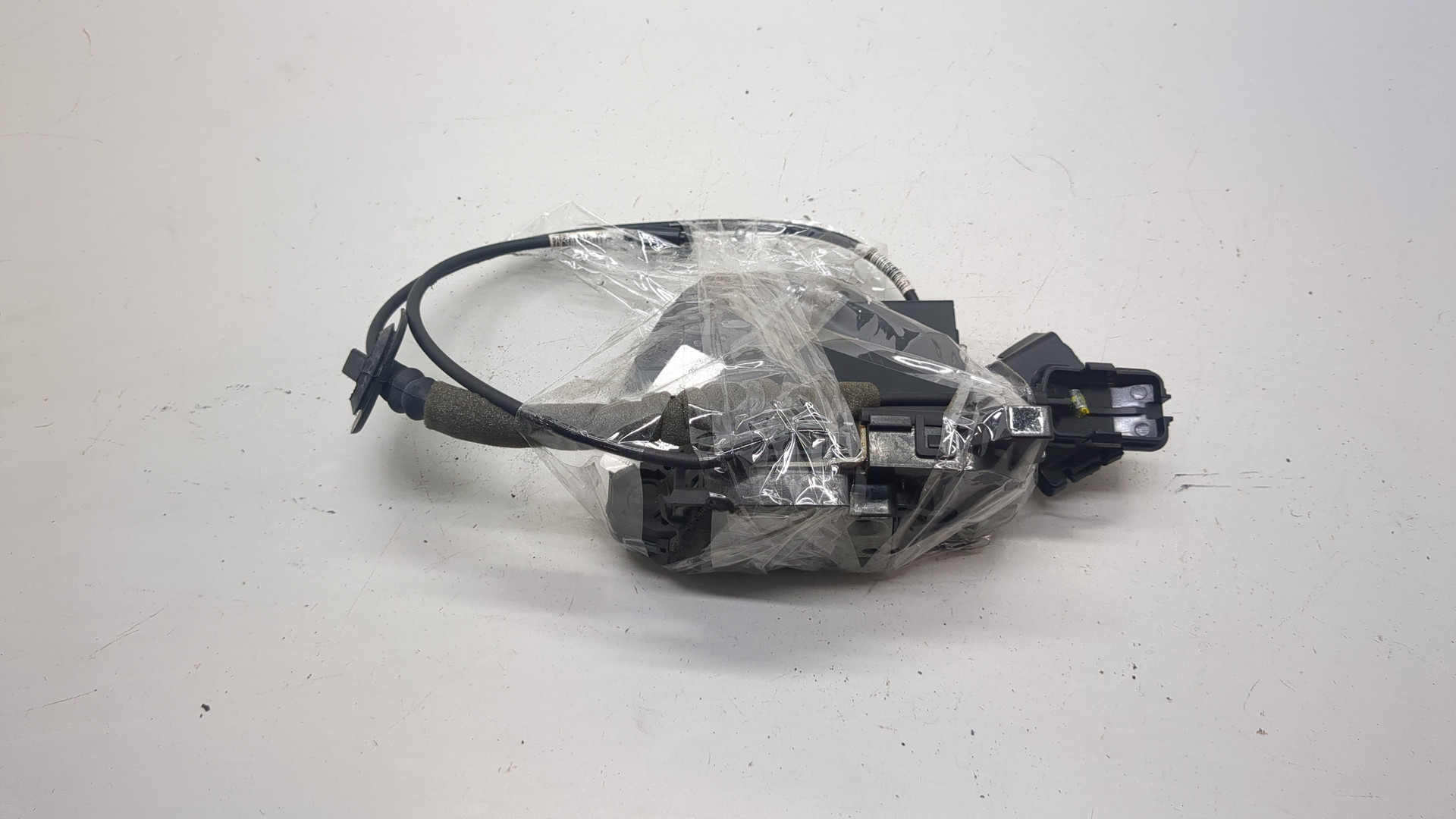 Замок двери передней правой