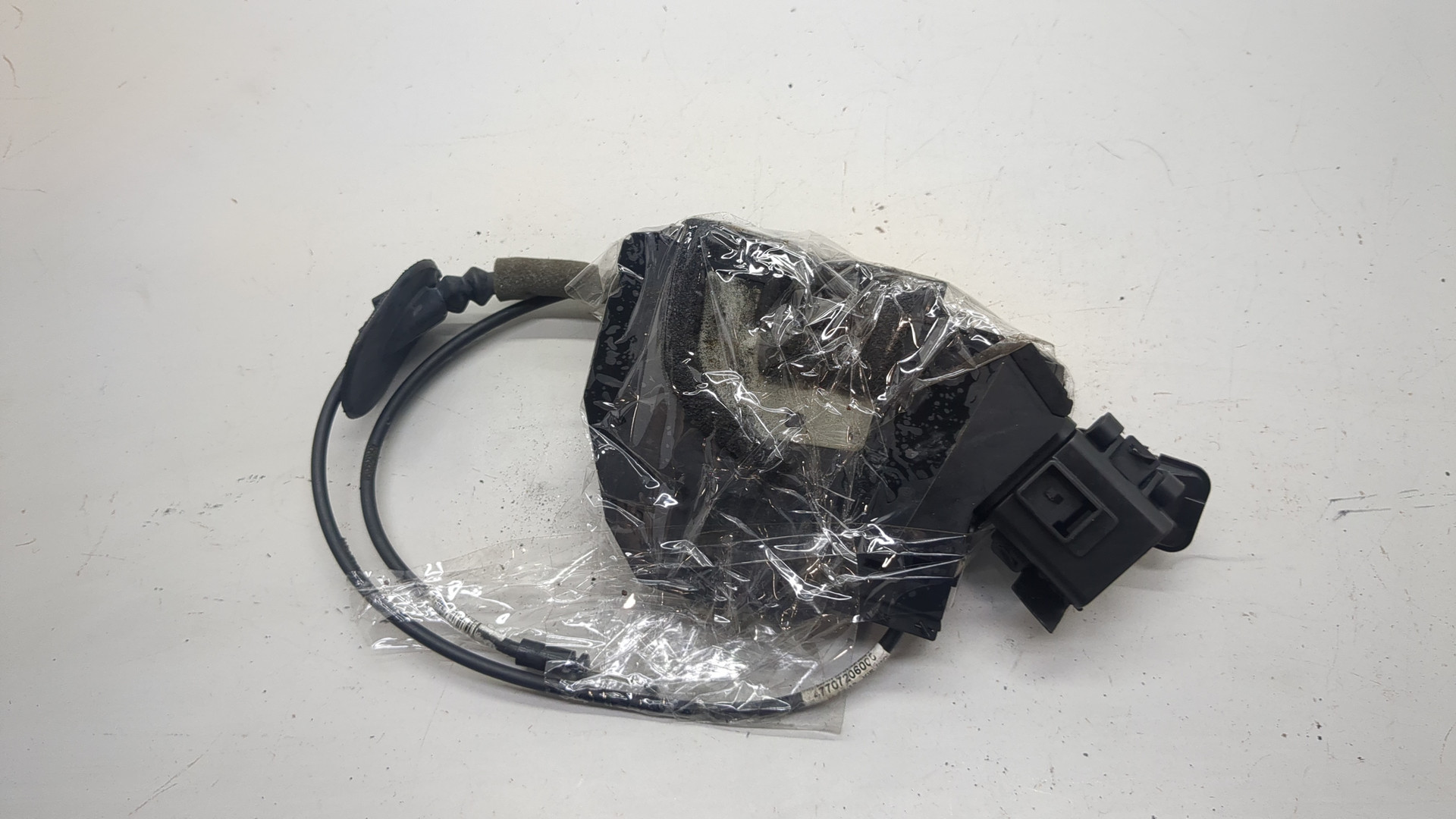 Замок двери передней правой