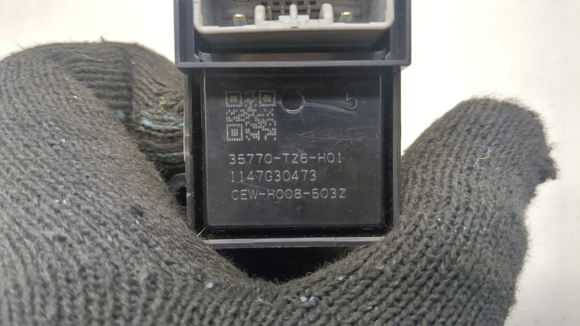 Кнопка стеклоподъемника