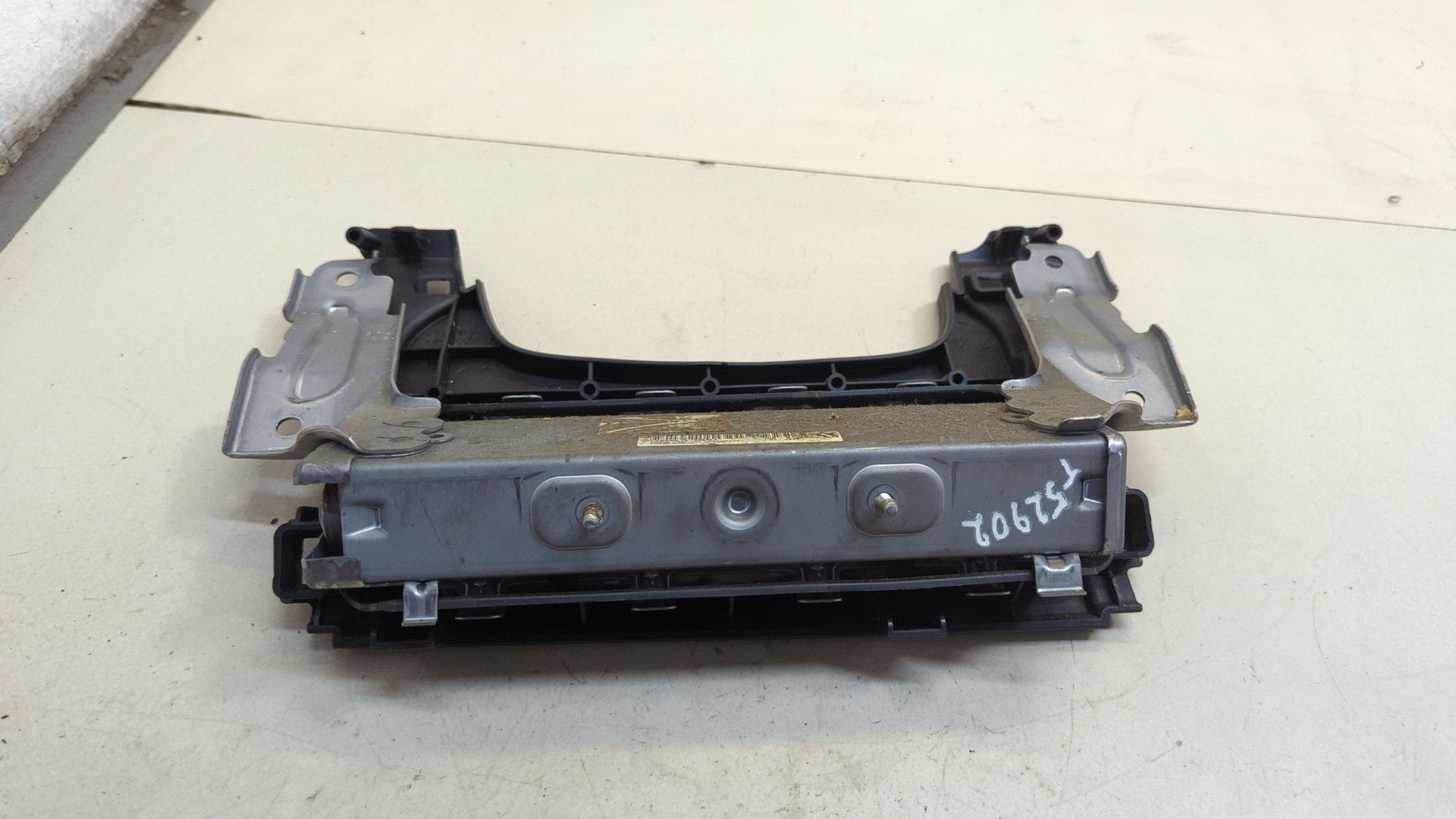 Подушка безопасности нижняя (для колен)