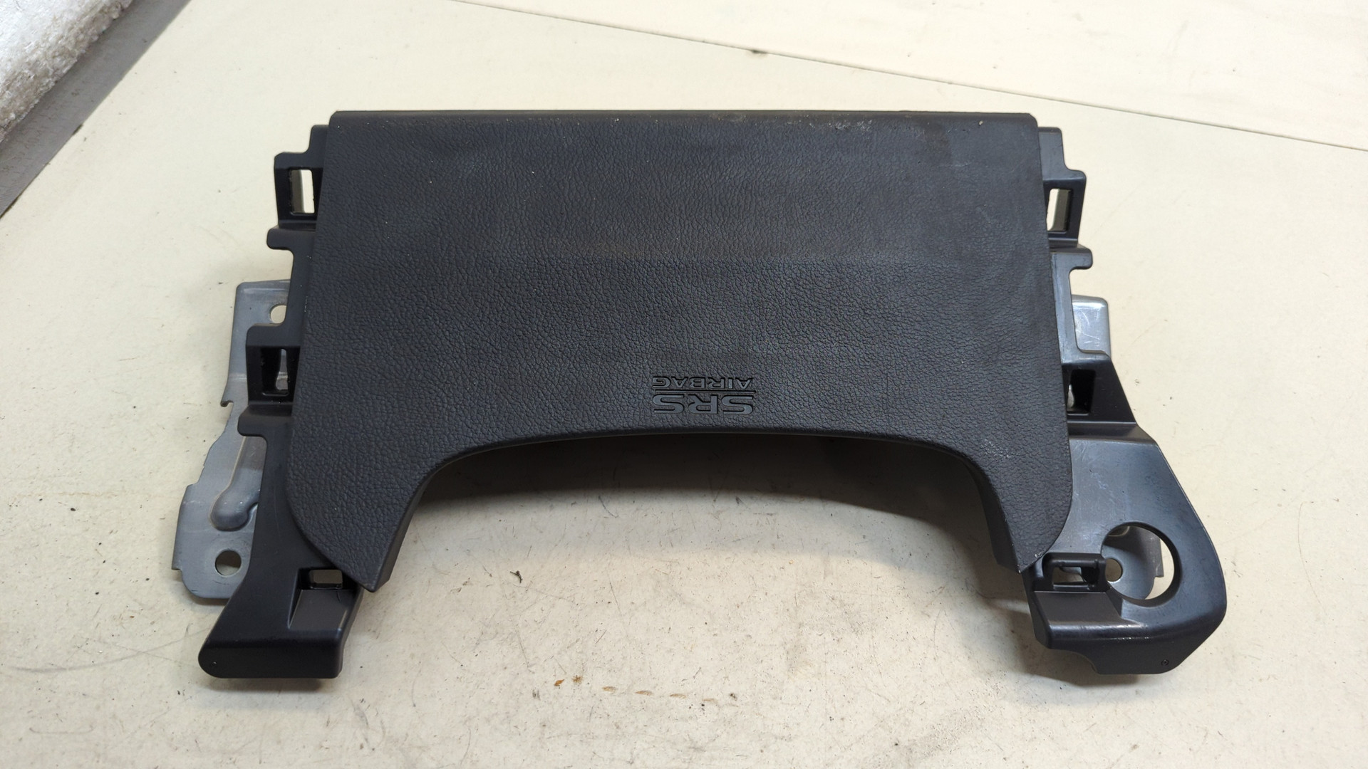 Подушка безопасности нижняя (для колен)