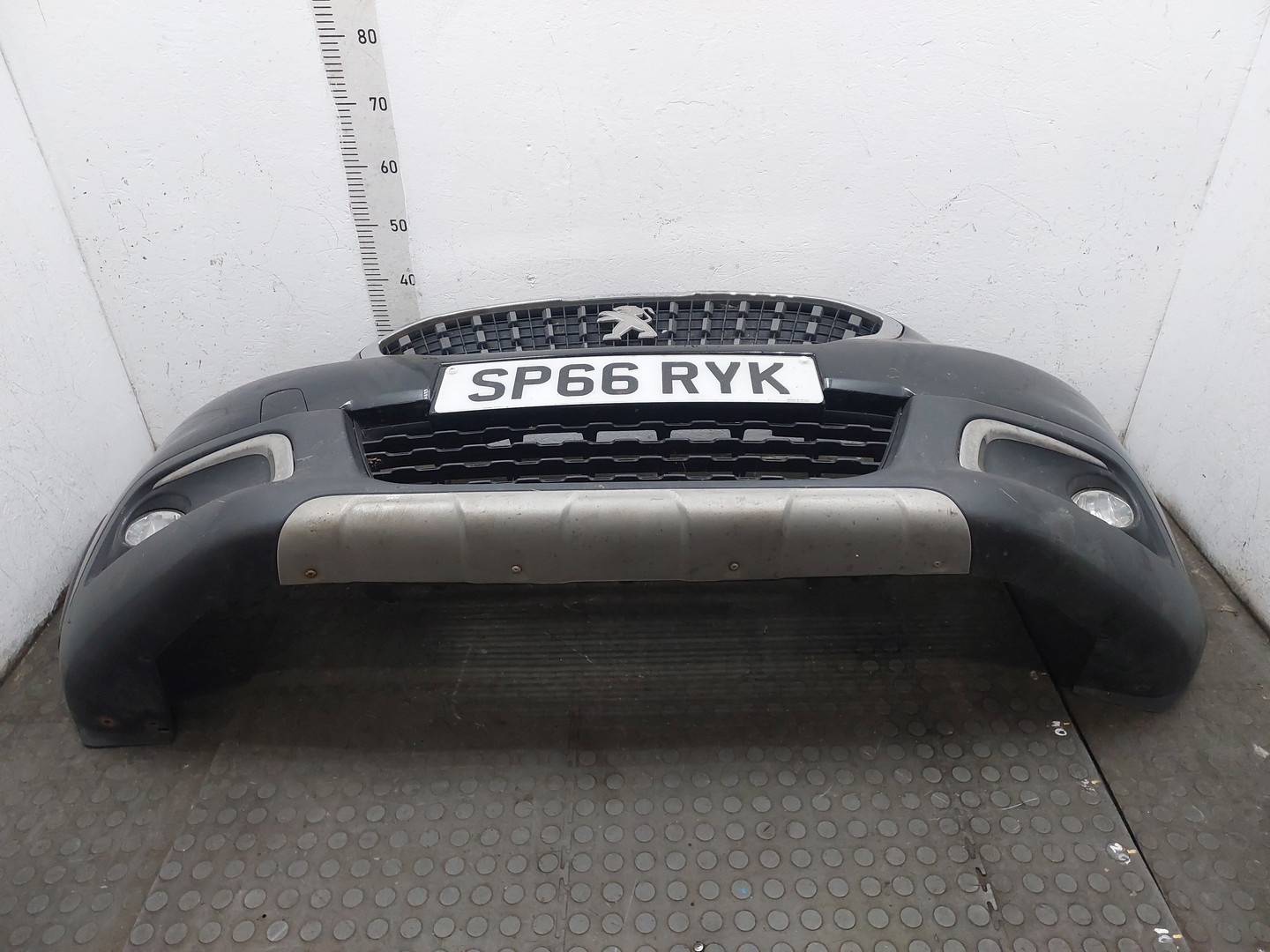 Бампер передний