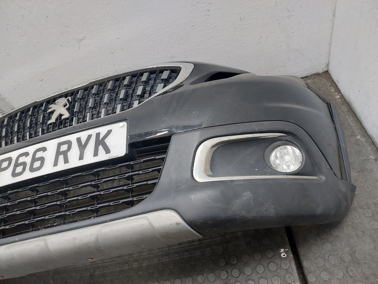 Бампер передний