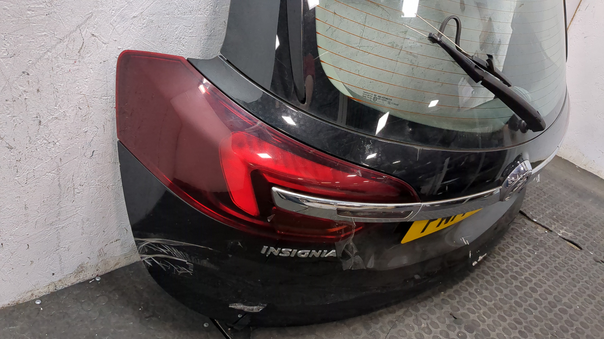 Дверь багажника