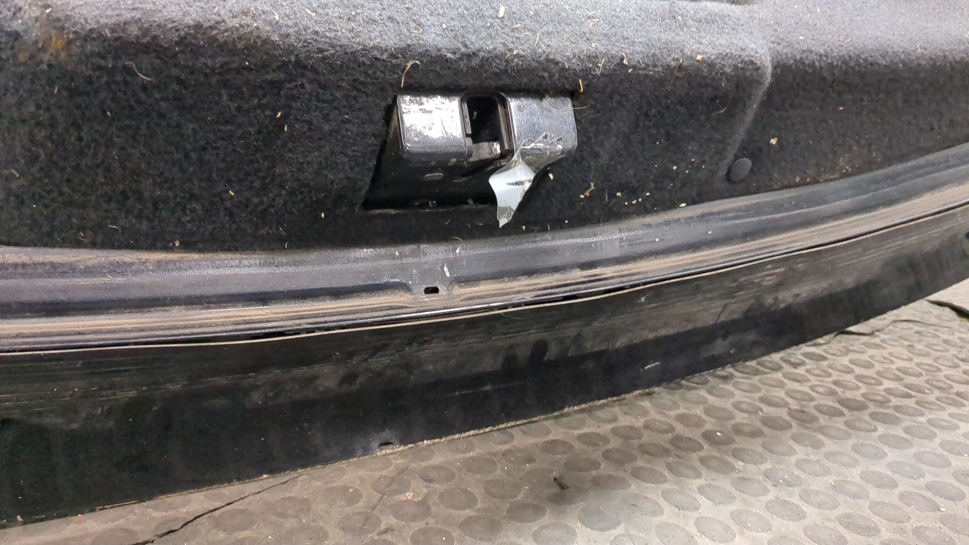 Дверь багажника