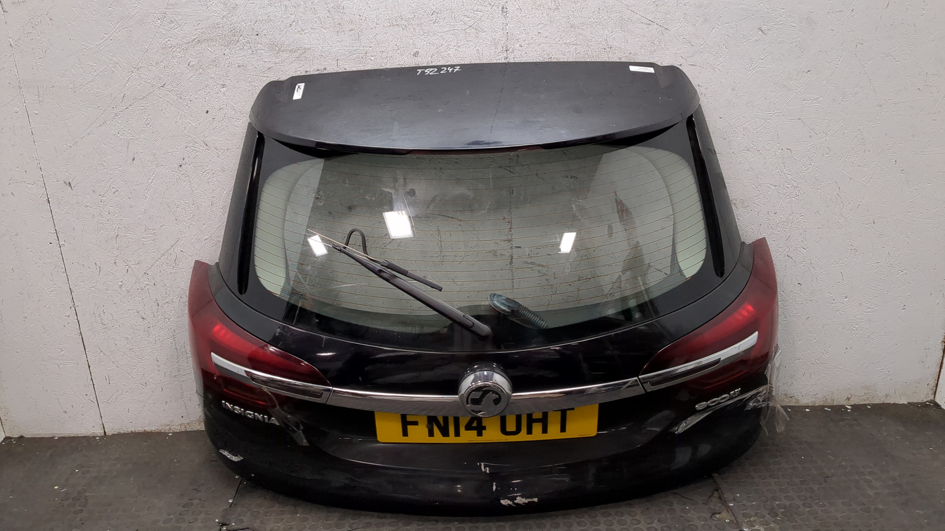 Дверь багажника