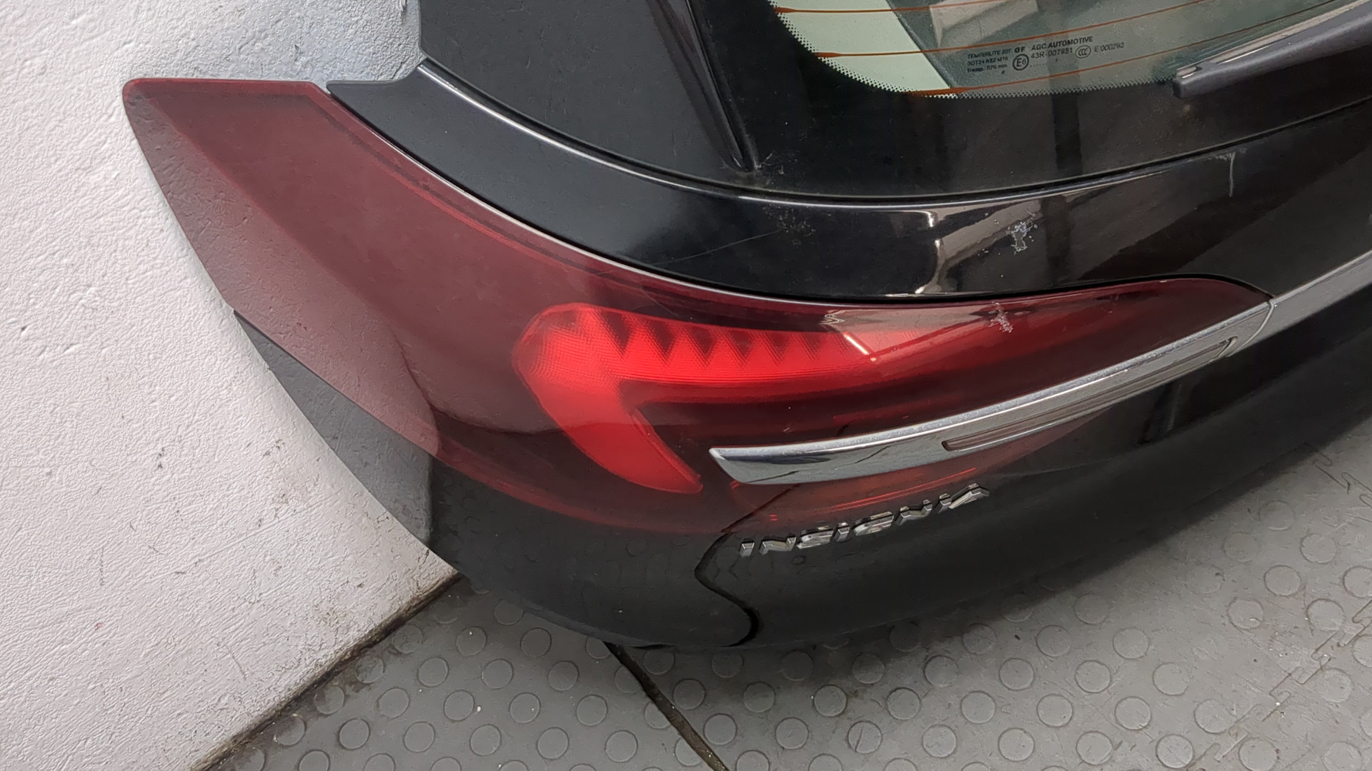 Дверь багажника