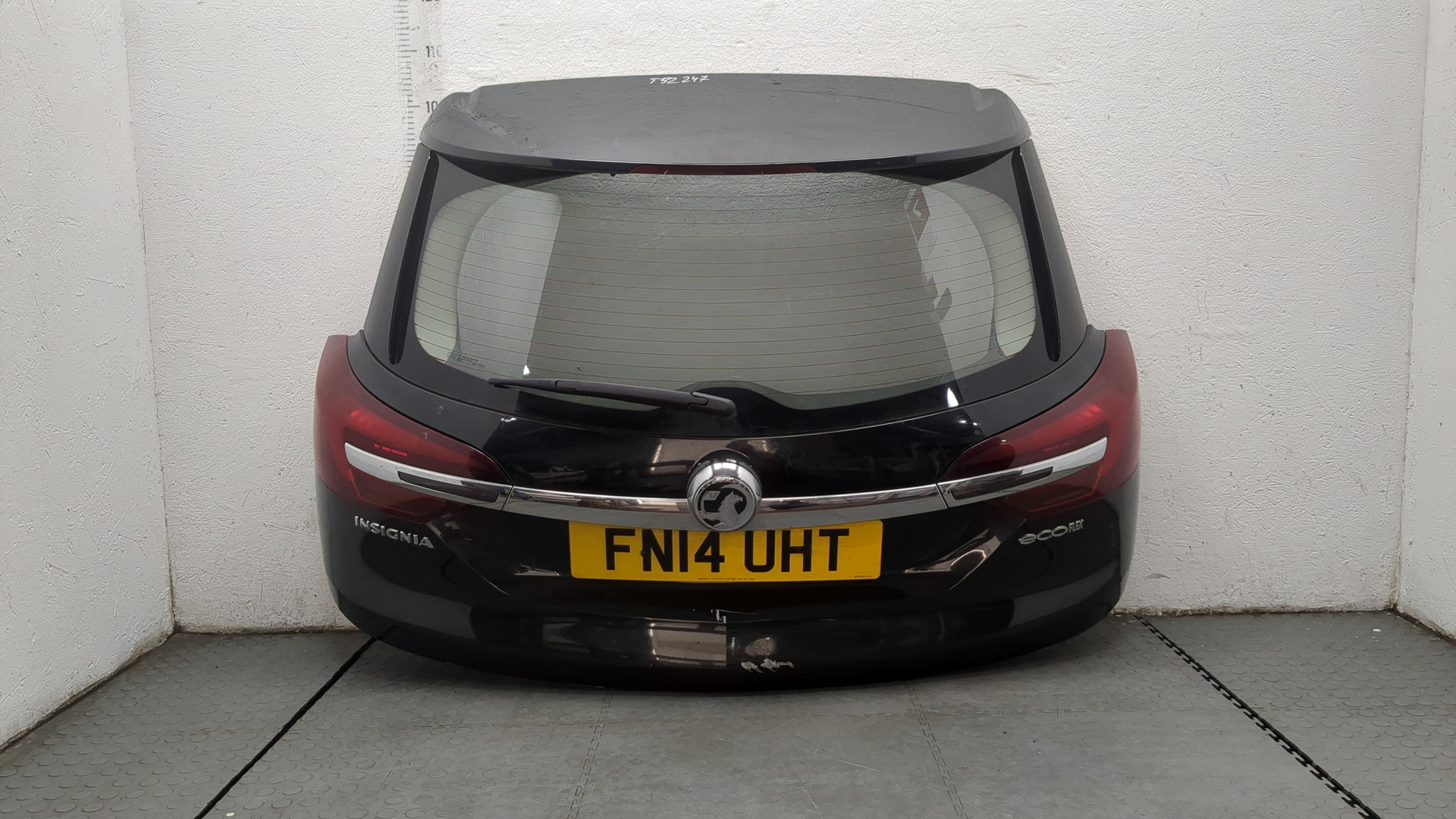 Дверь багажника