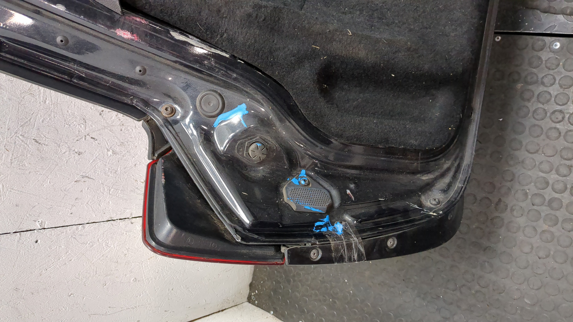 Дверь багажника