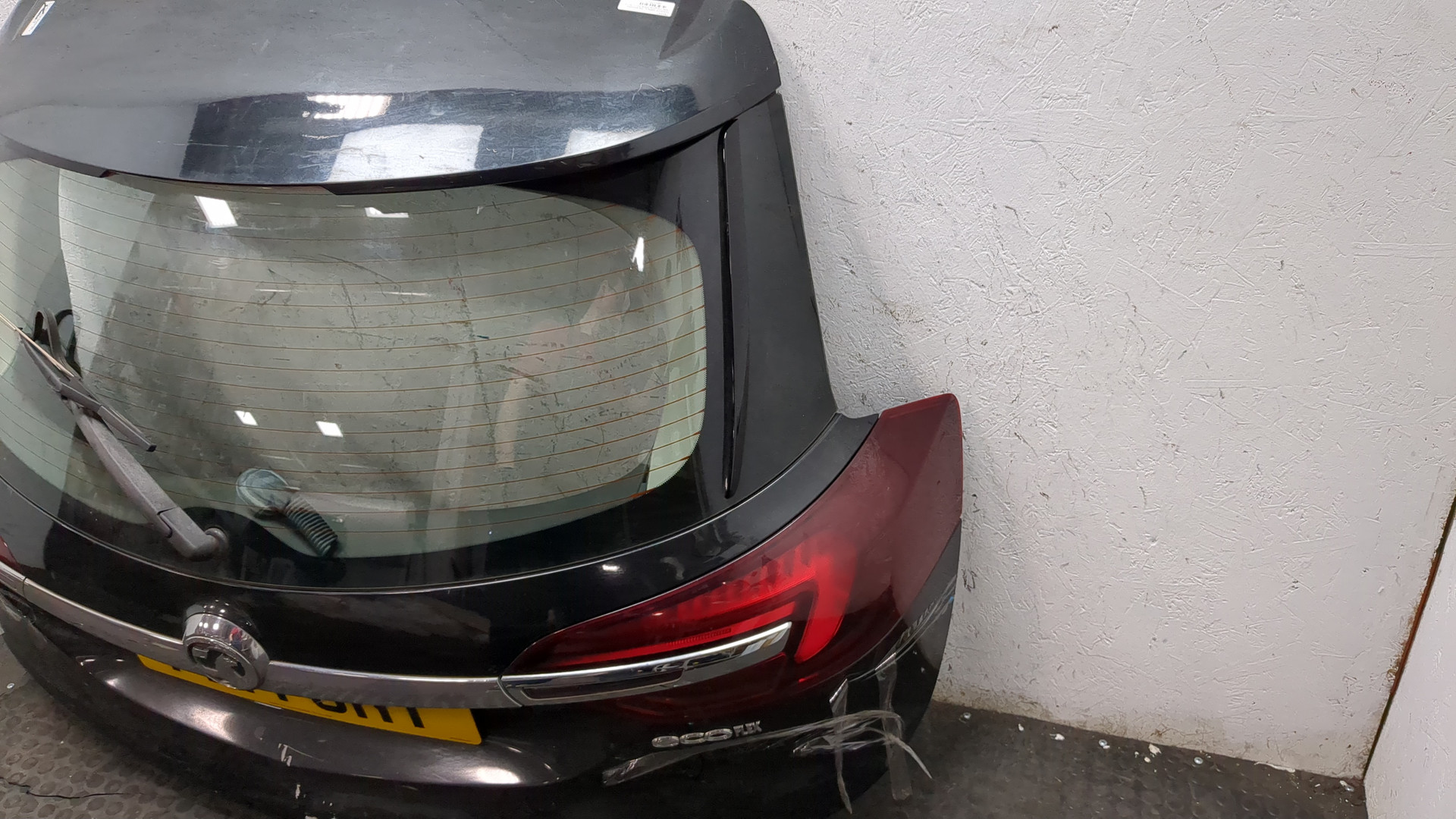 Дверь багажника