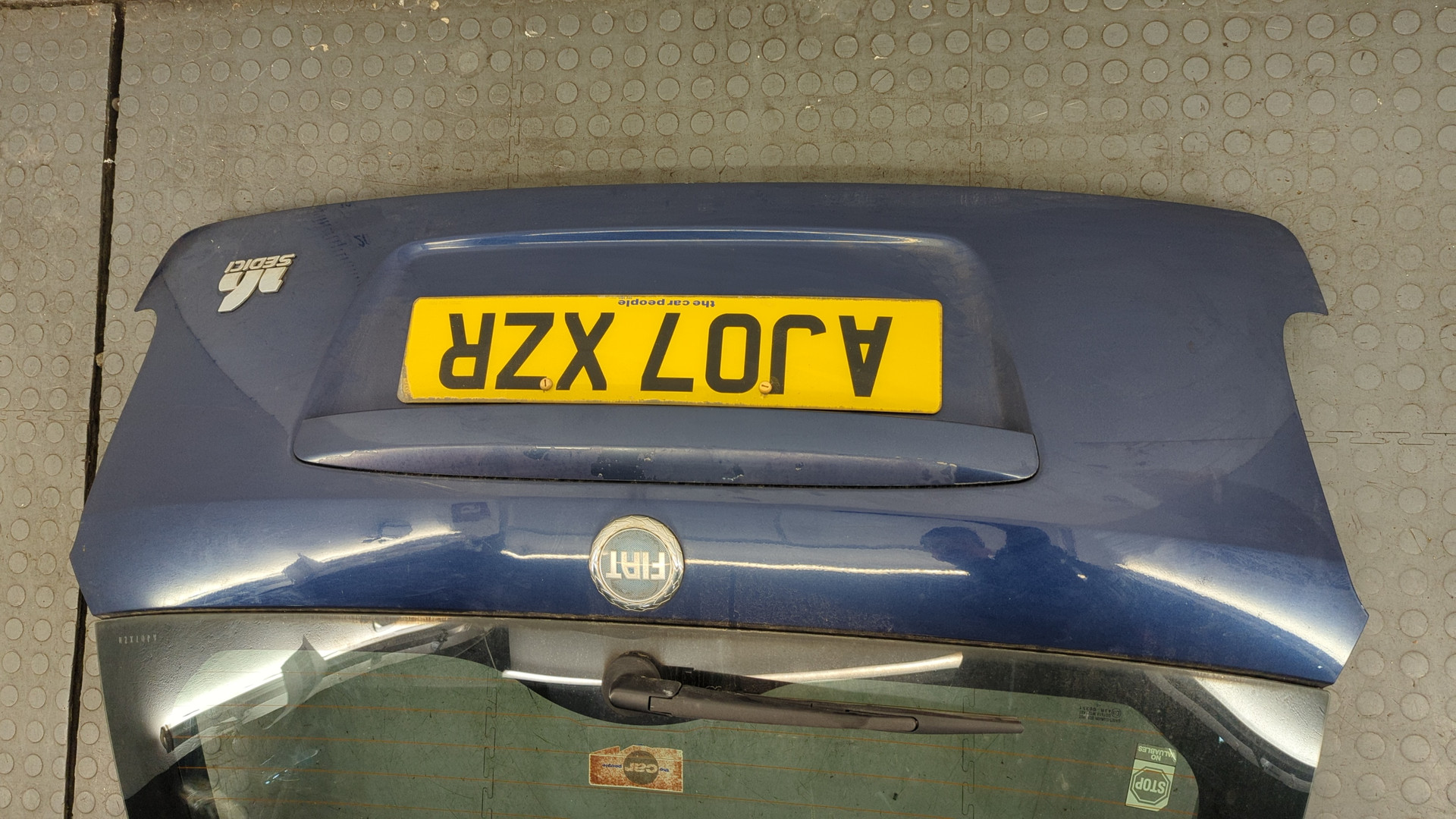 Дверь багажника