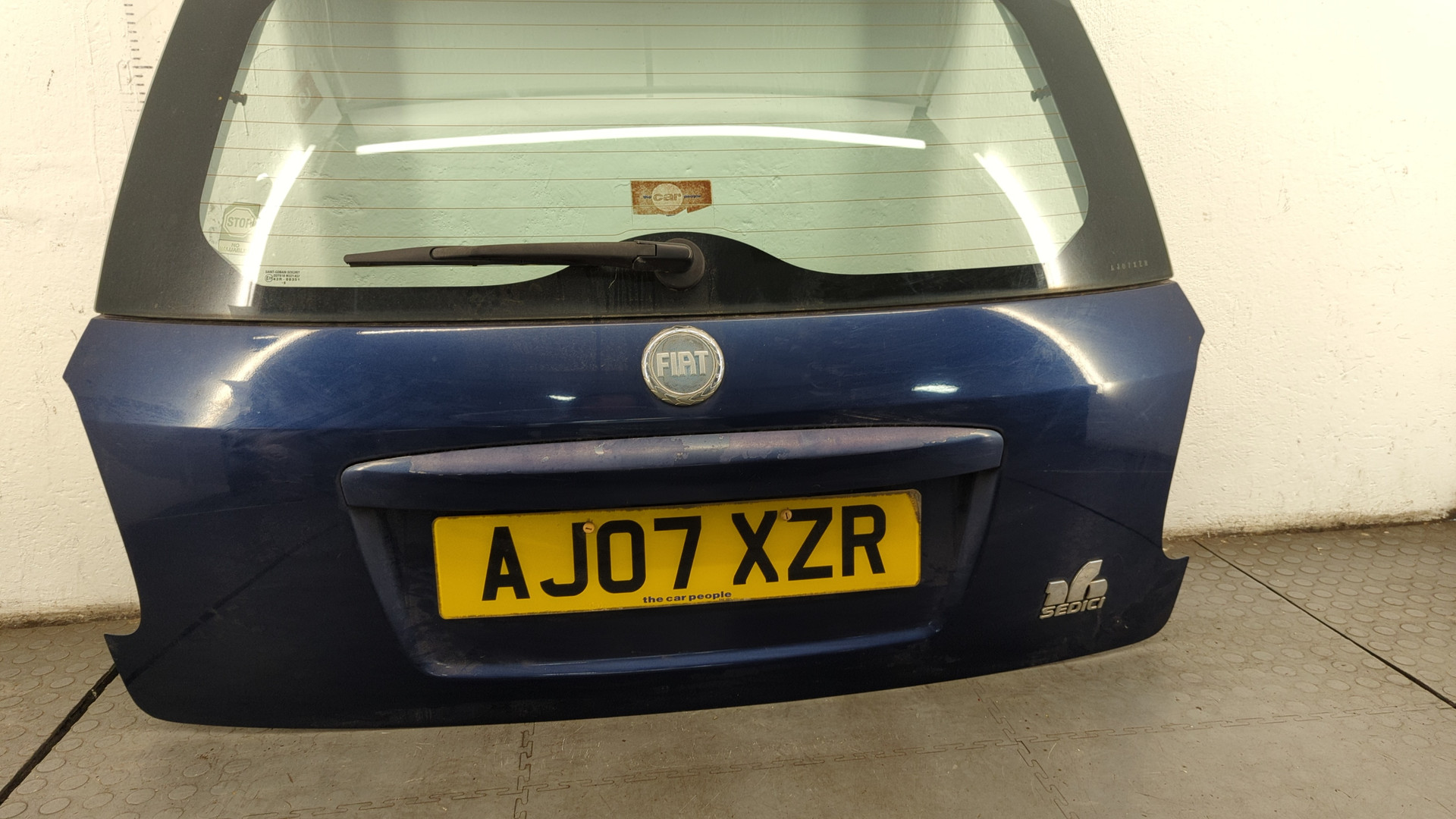 Дверь багажника