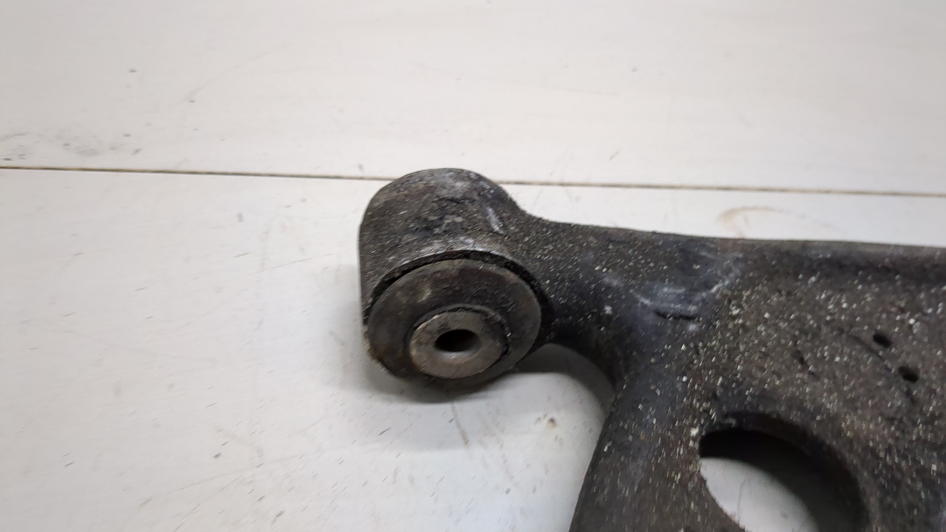 Рычаг передний