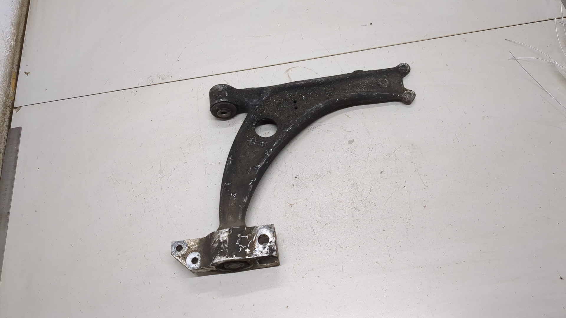 Рычаг передний