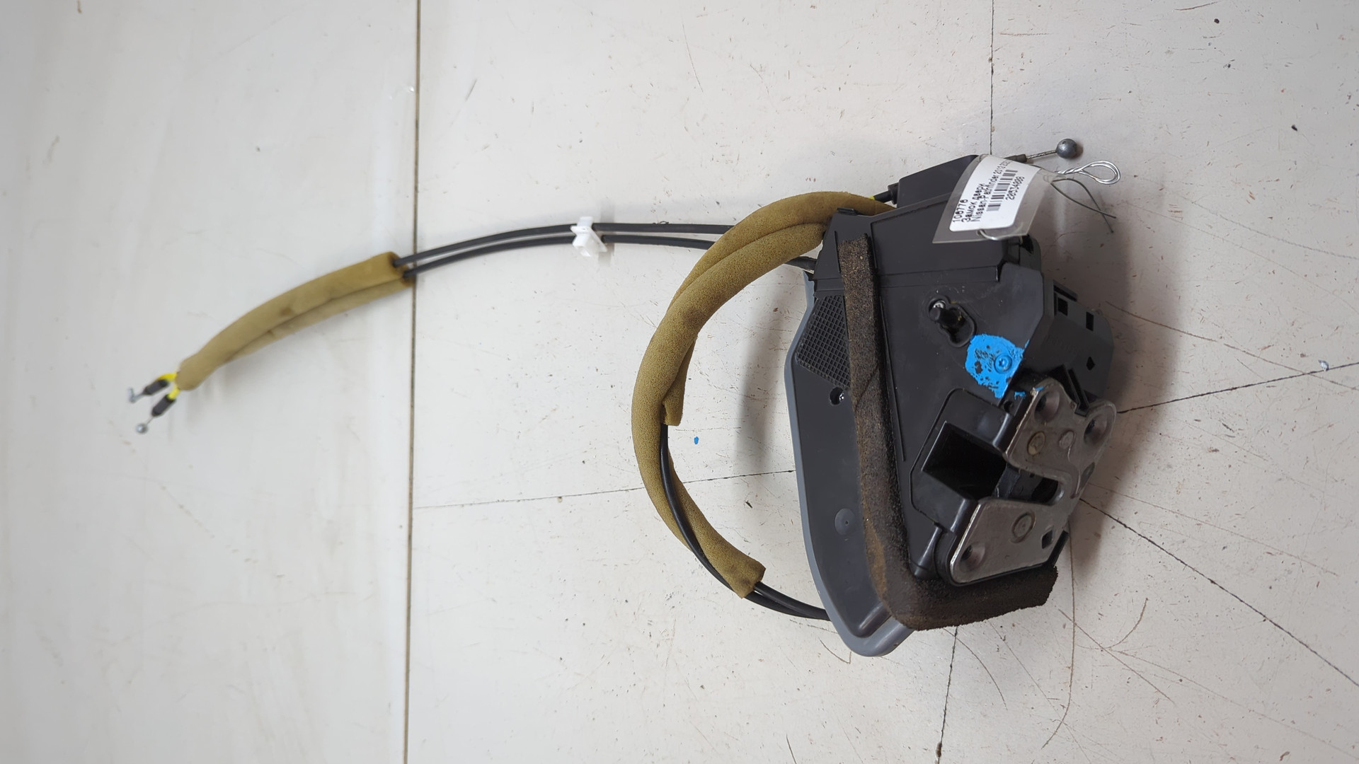 Замок двери задней левой