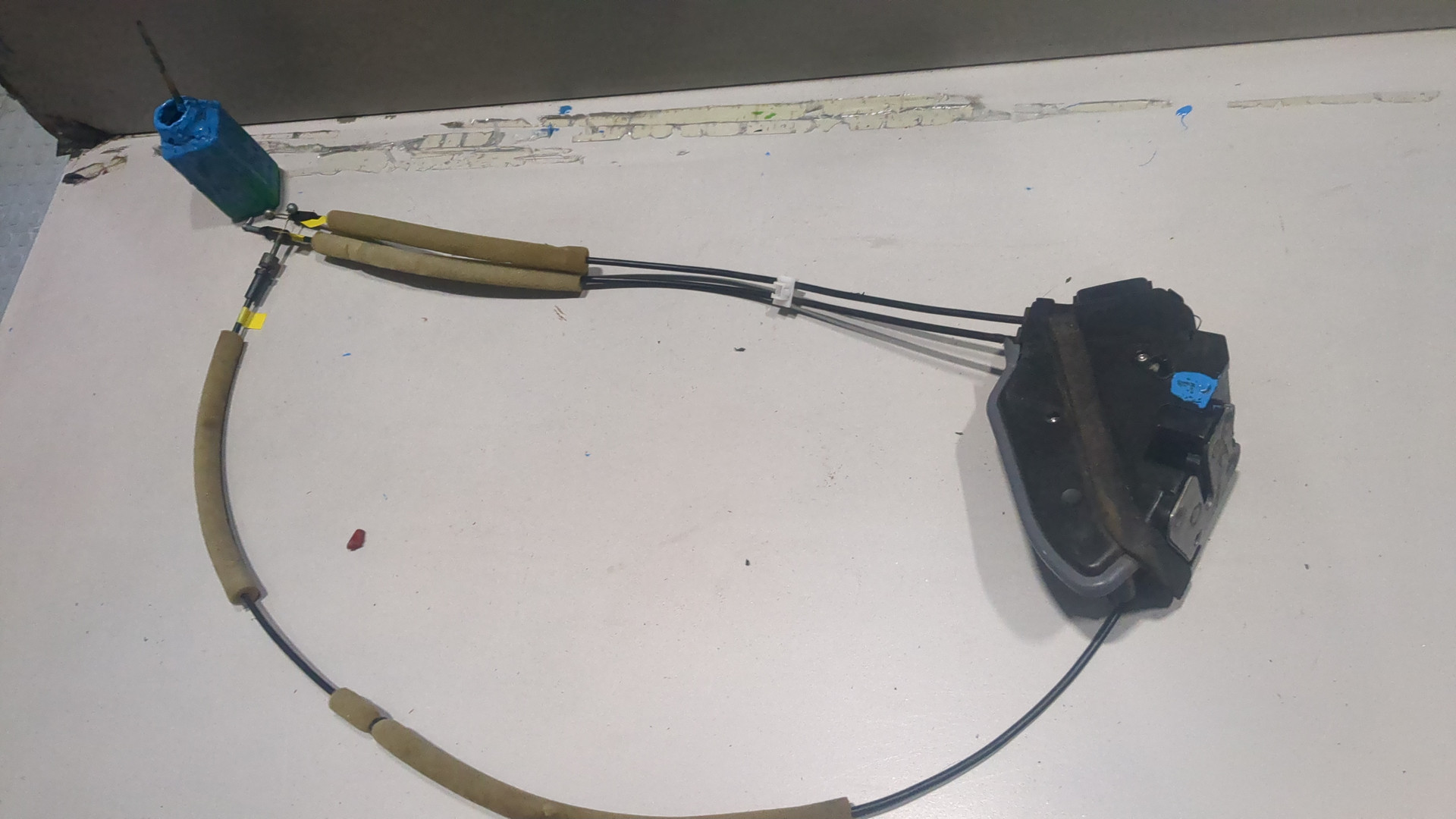 Замок двери задней левой