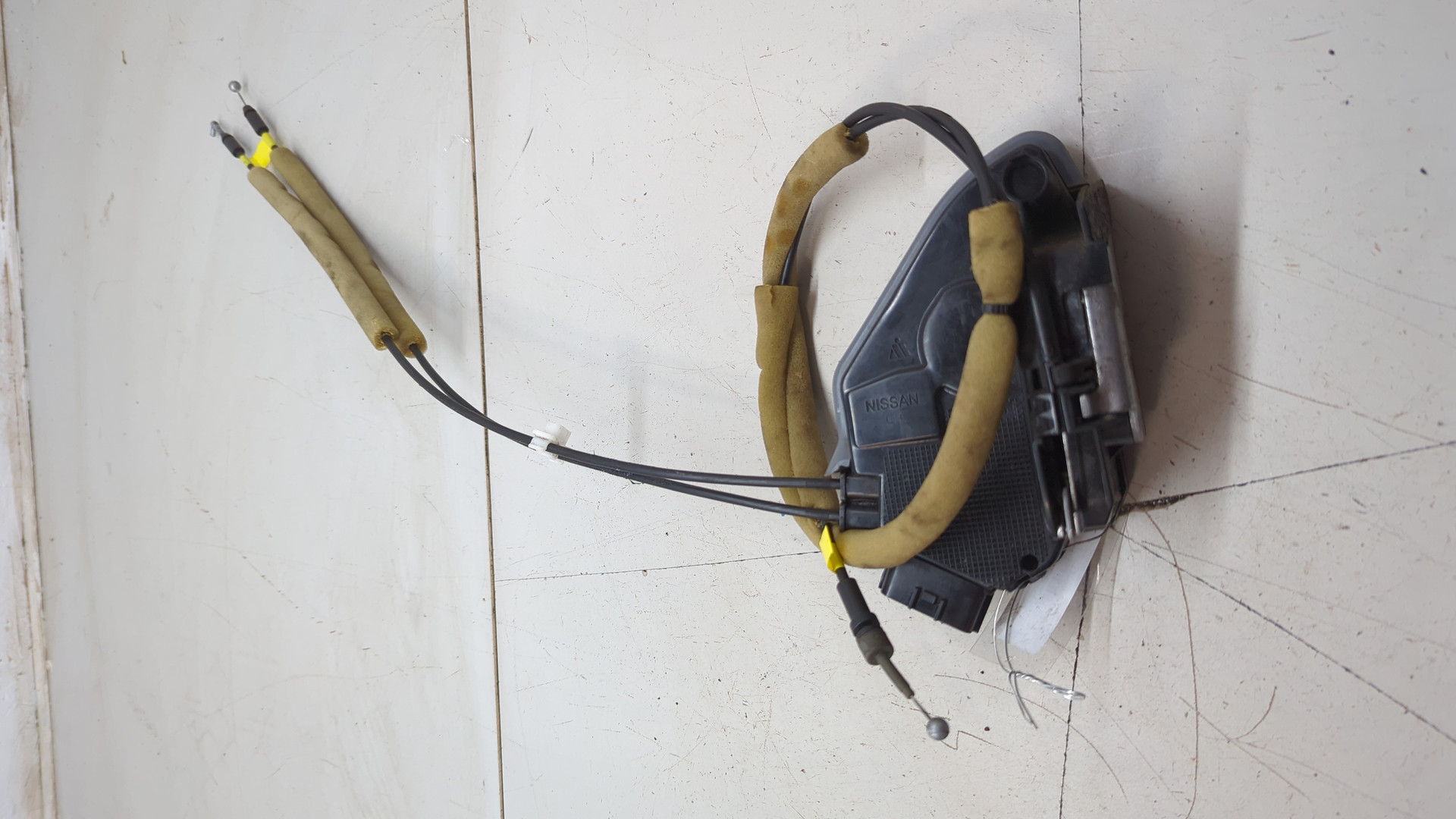 Замок двери задней левой