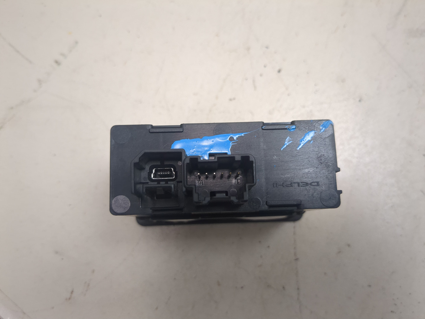 Гнездо AUX / USB IN