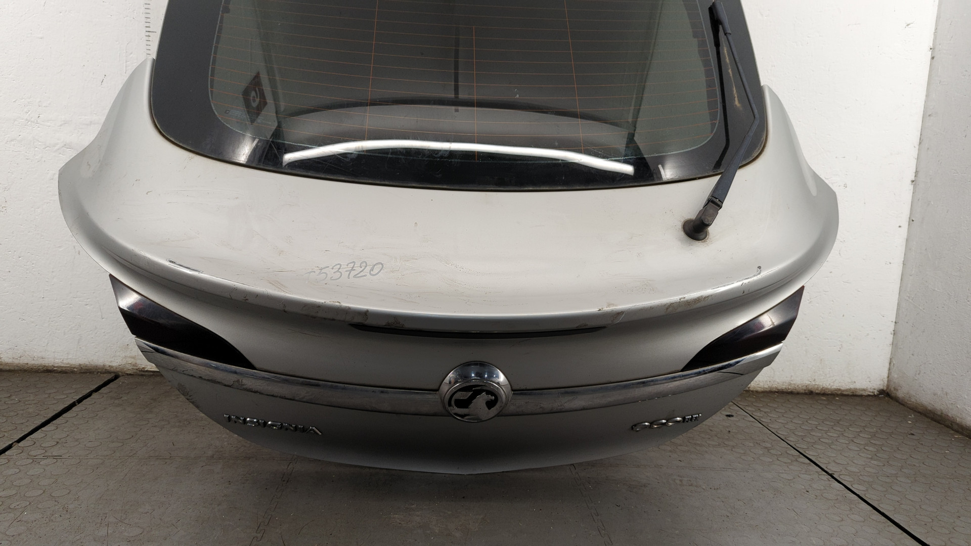 Дверь багажника