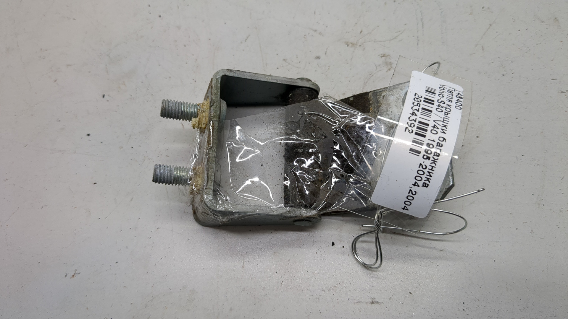 Петля крышки багажника