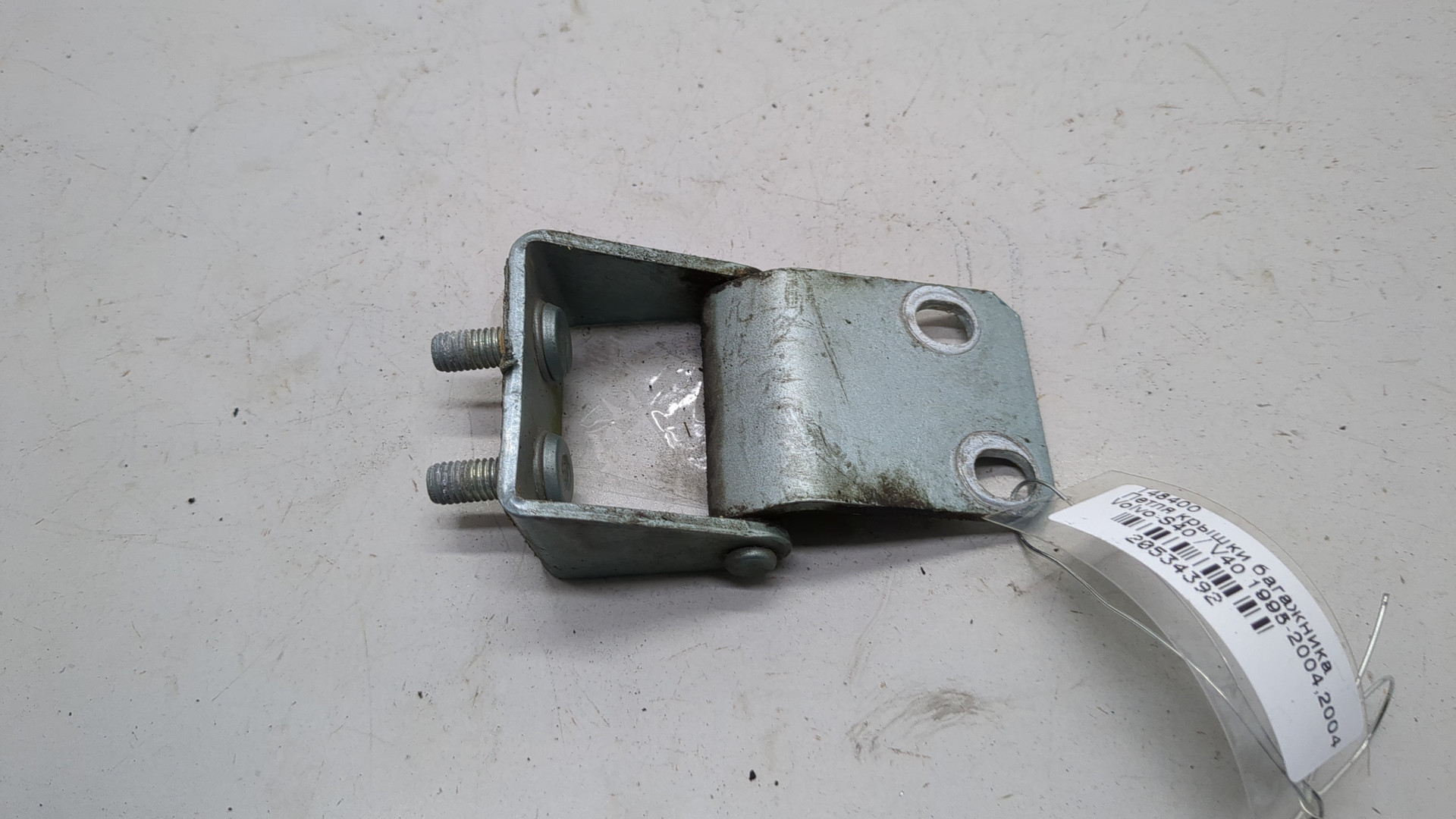 Петля крышки багажника