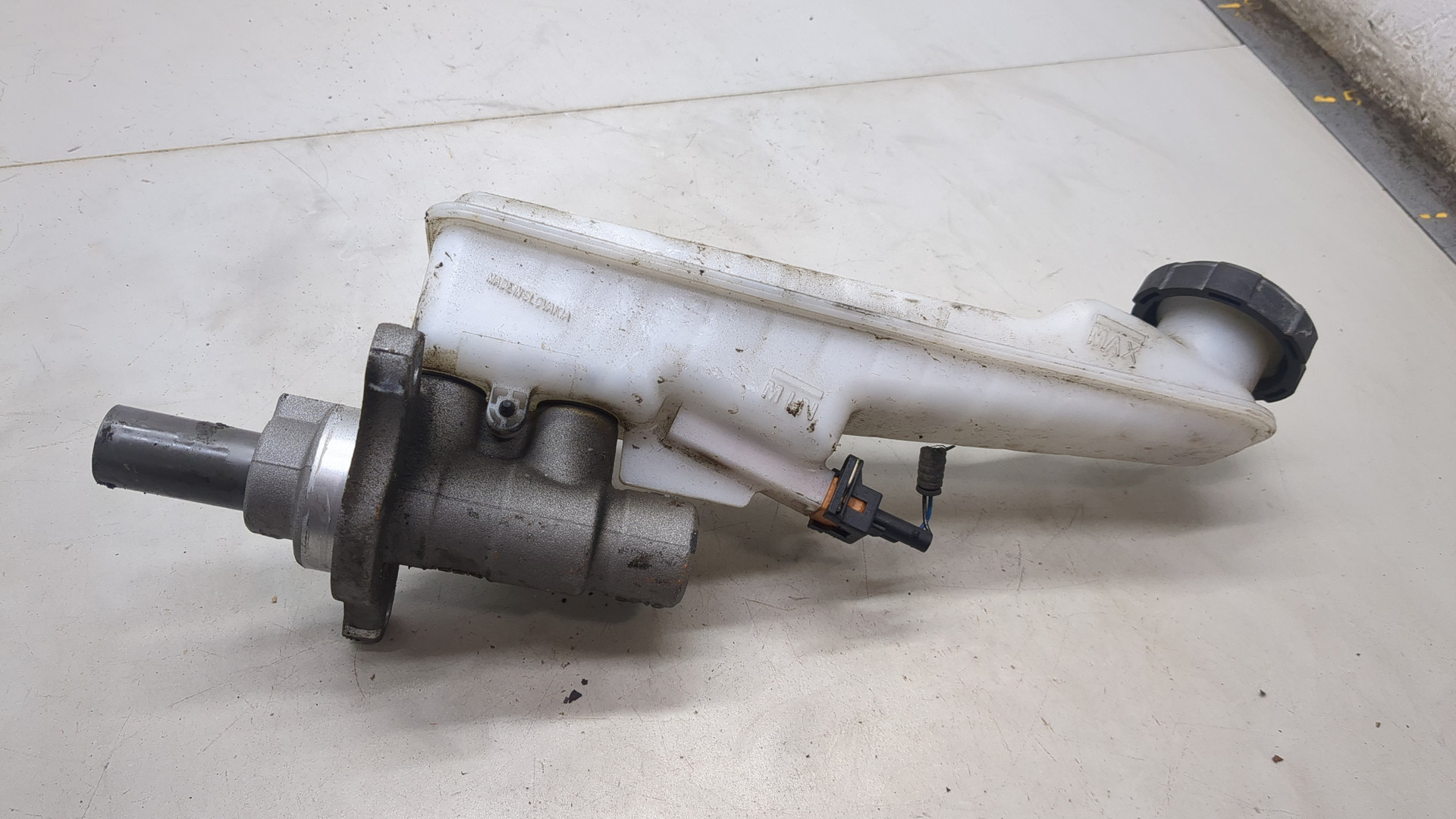 Цилиндр тормозной главный