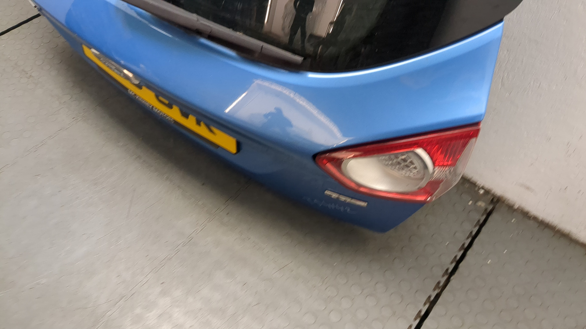Дверь багажника