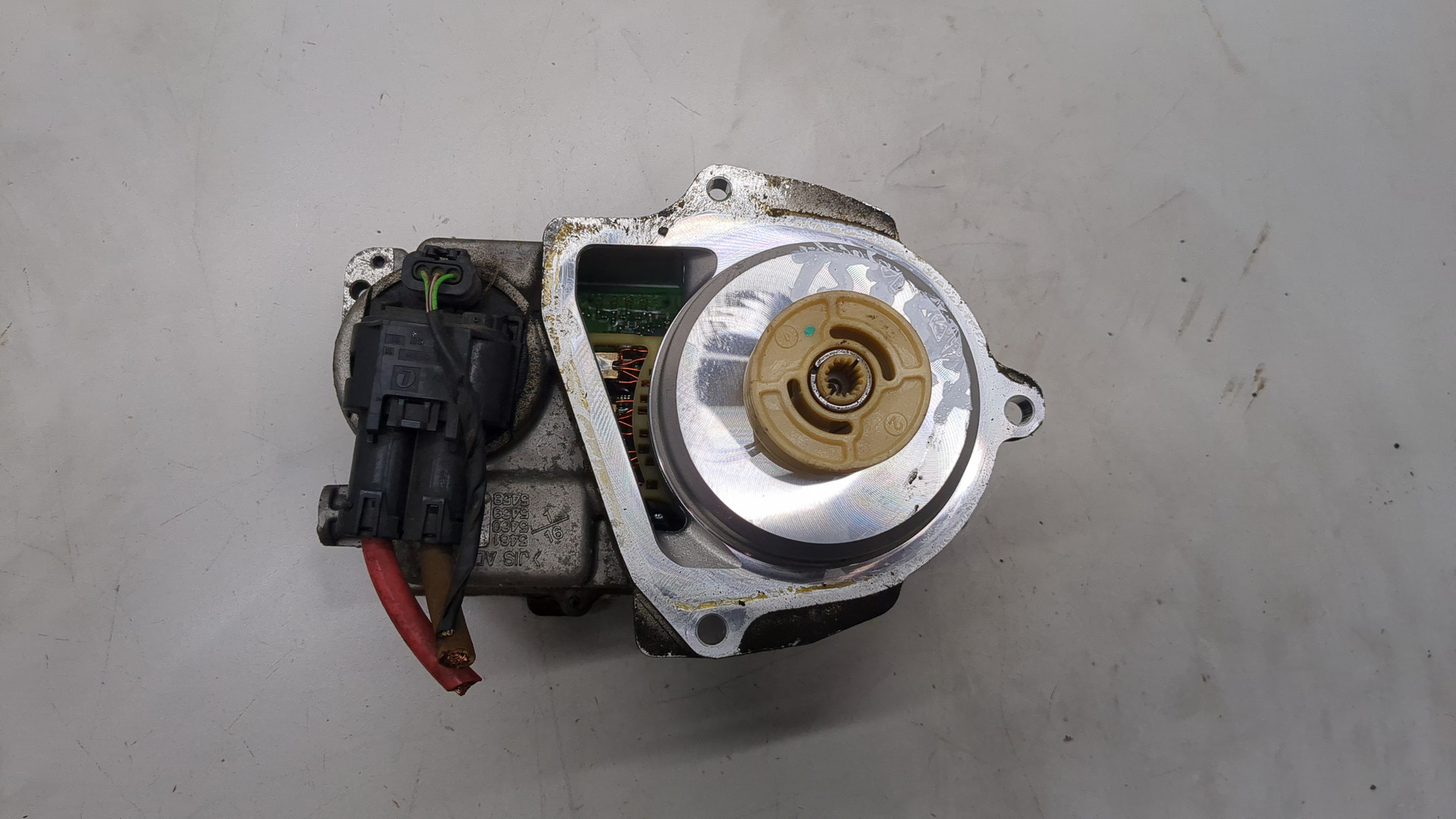 Серводвигатель рулевой рейки