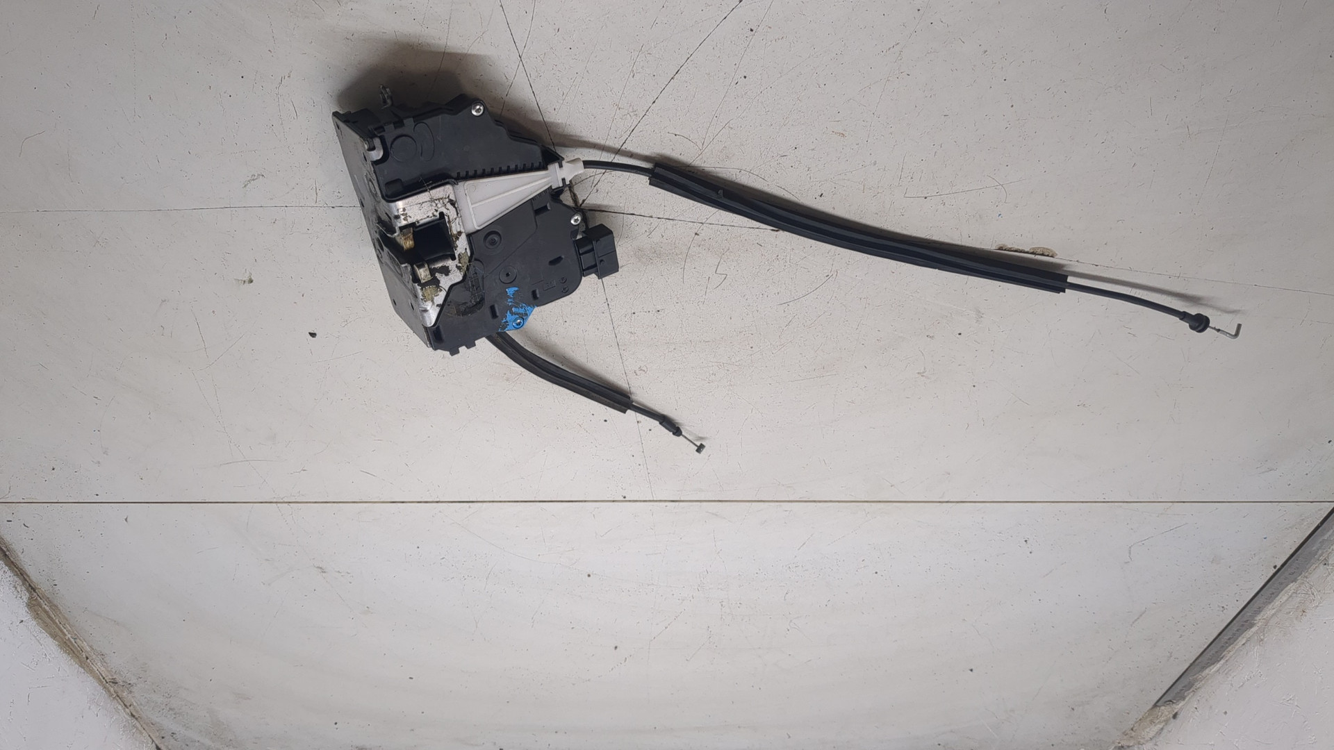 Замок двери передней правой