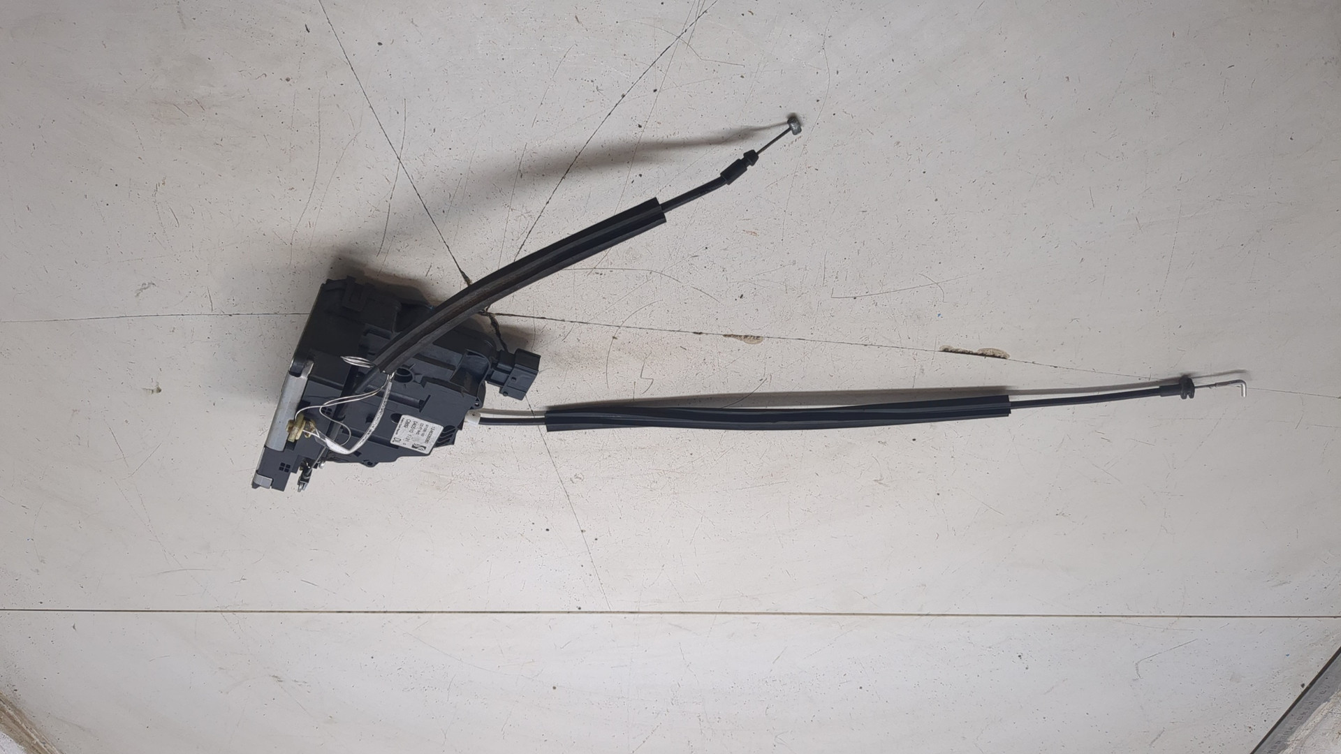 Замок двери передней правой