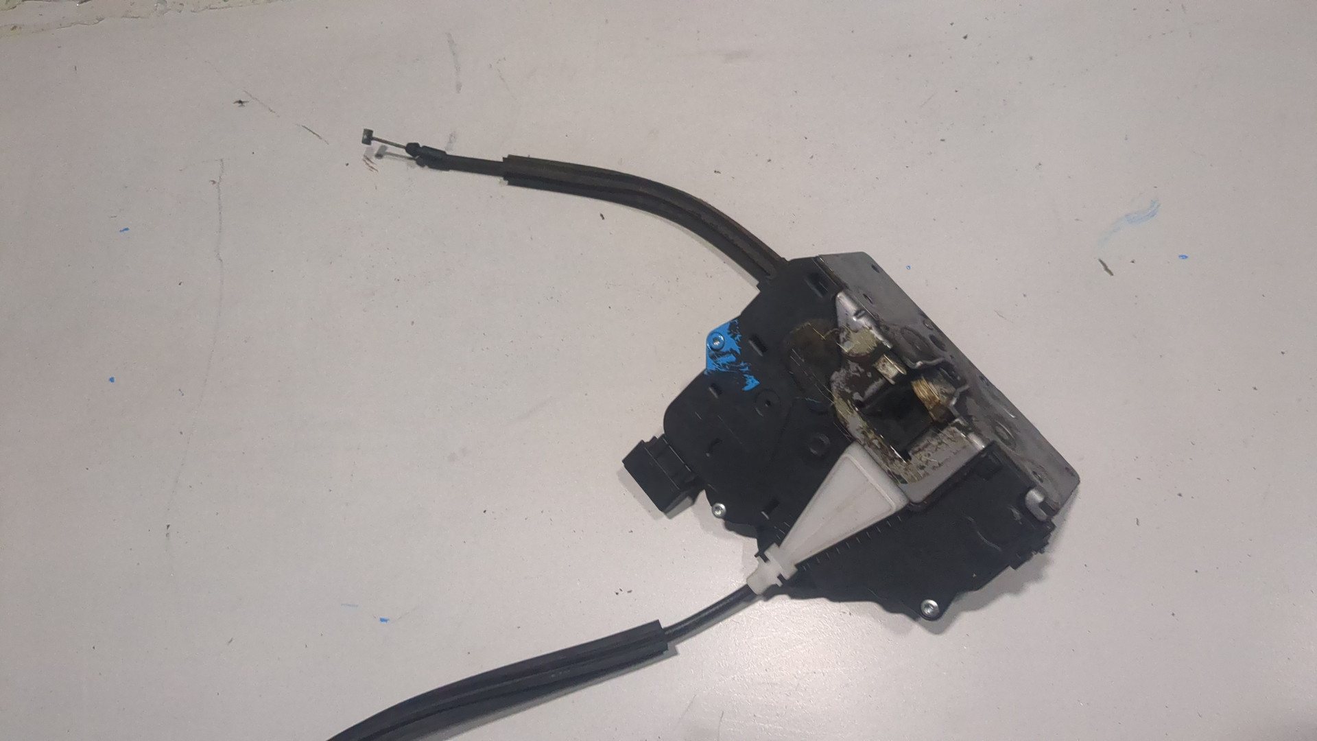 Замок двери передней правой