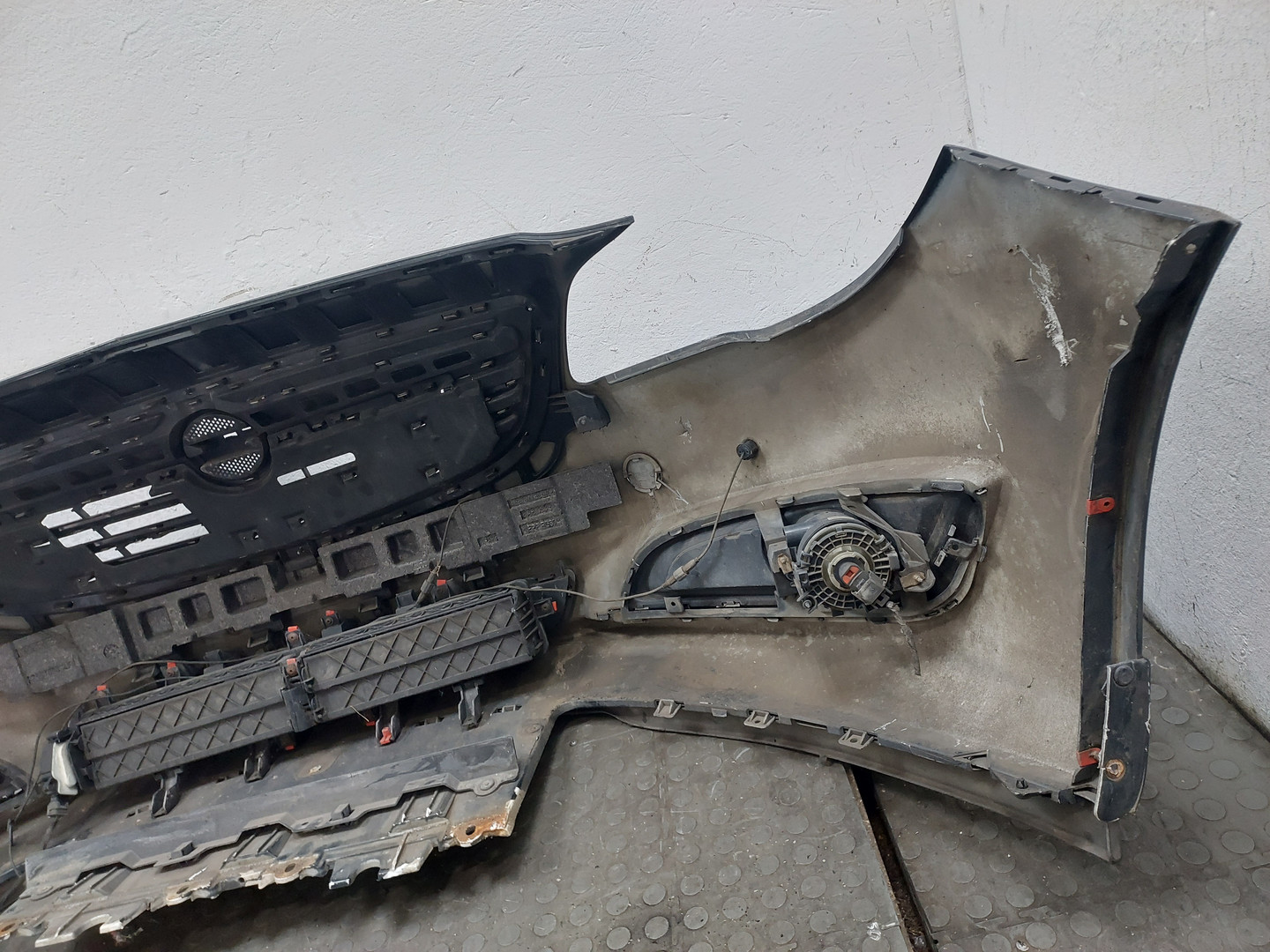 Бампер передний