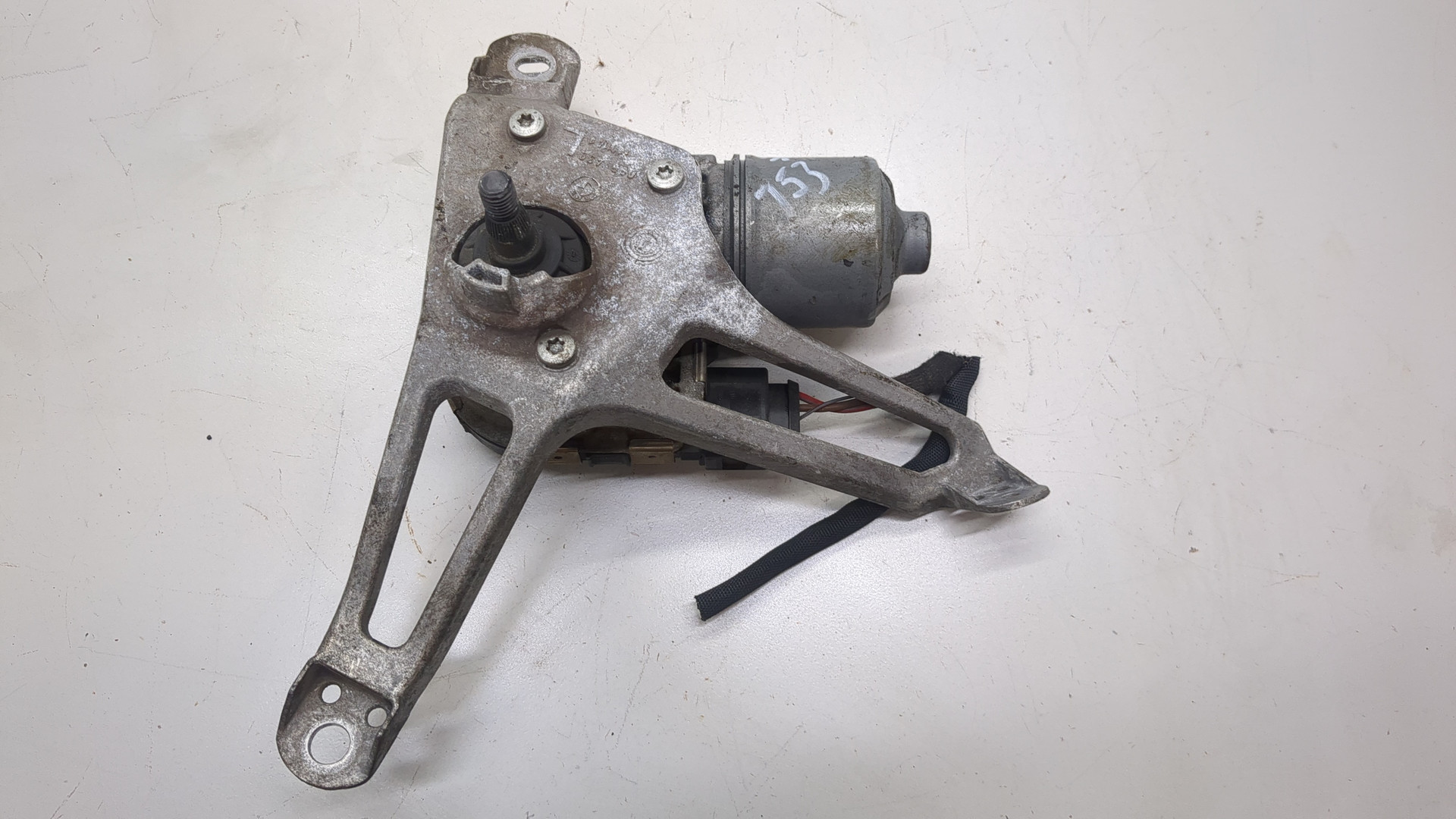 Моторчик стеклоочистителя передний