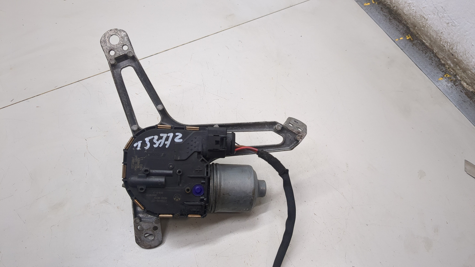 Моторчик стеклоочистителя передний