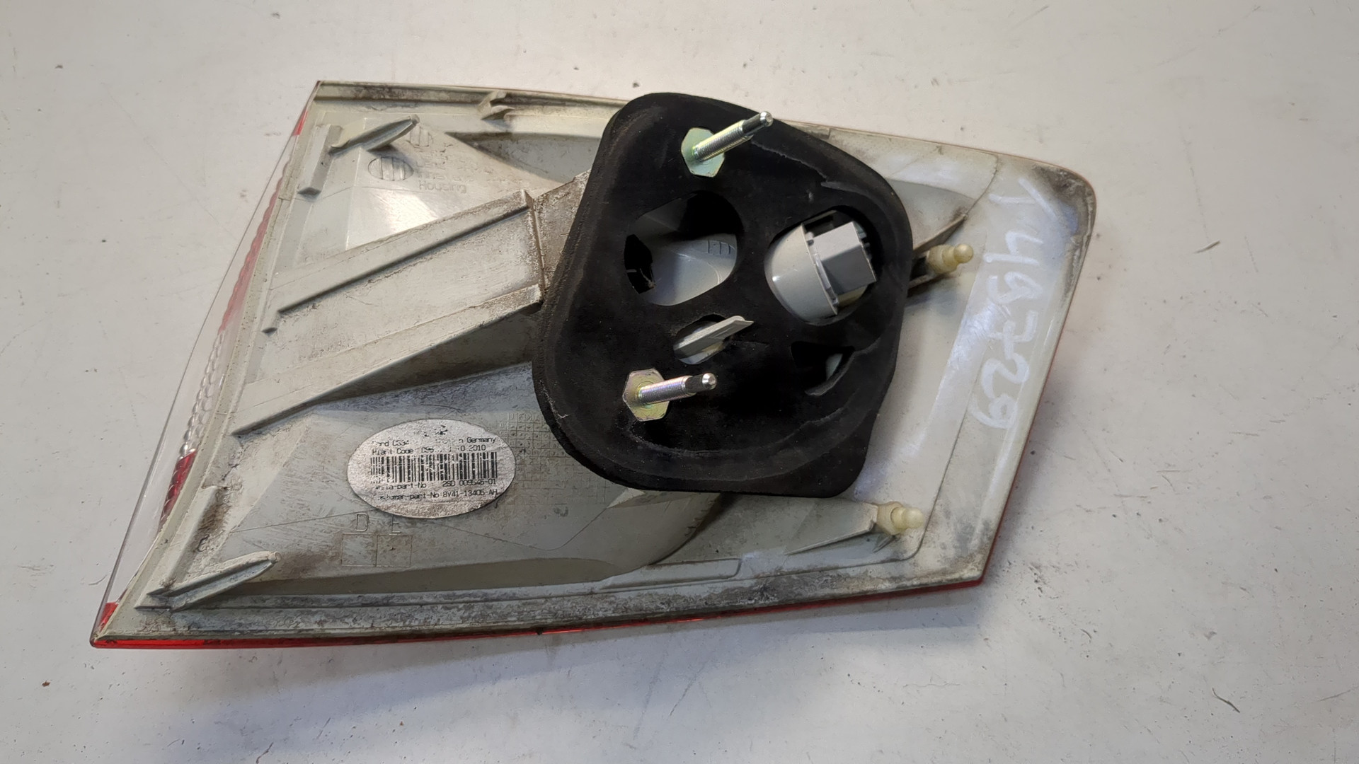 Фонарь задний левый