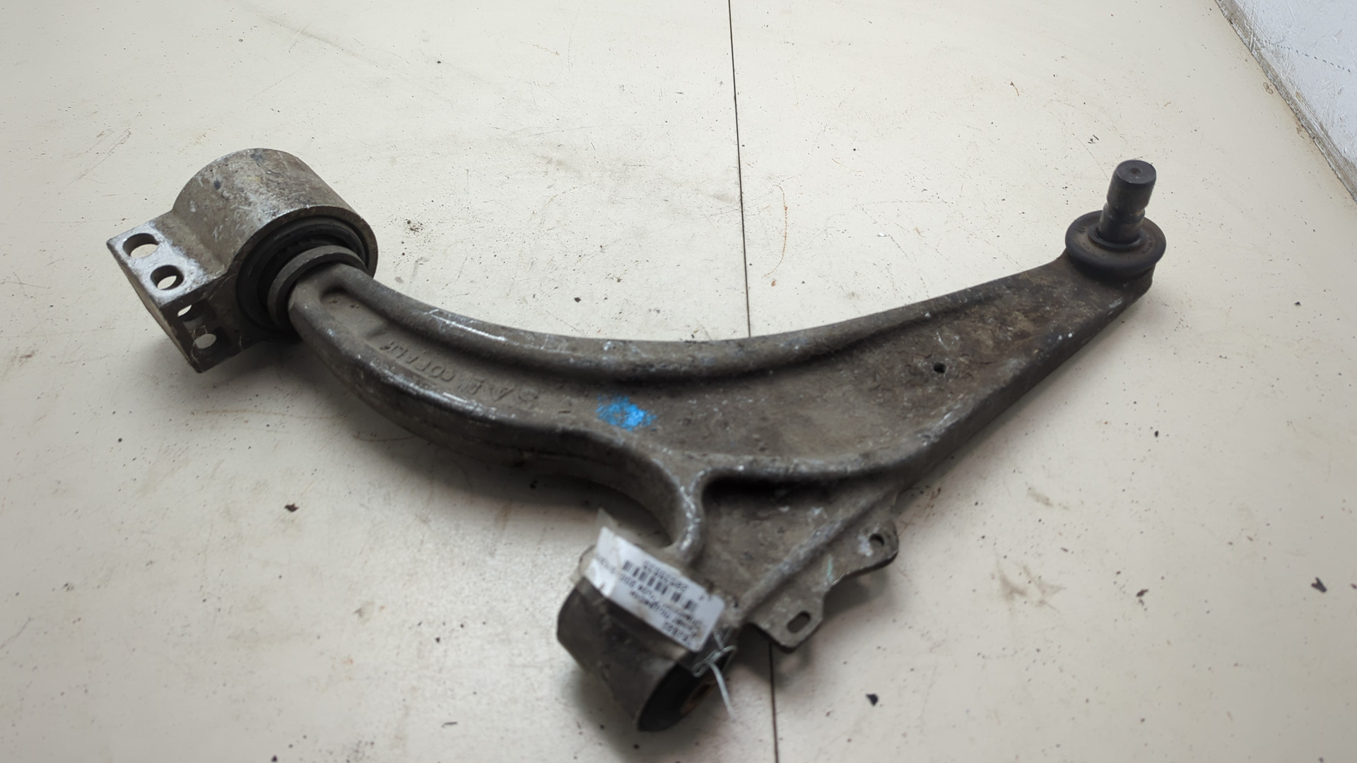 Рычаг передний левый