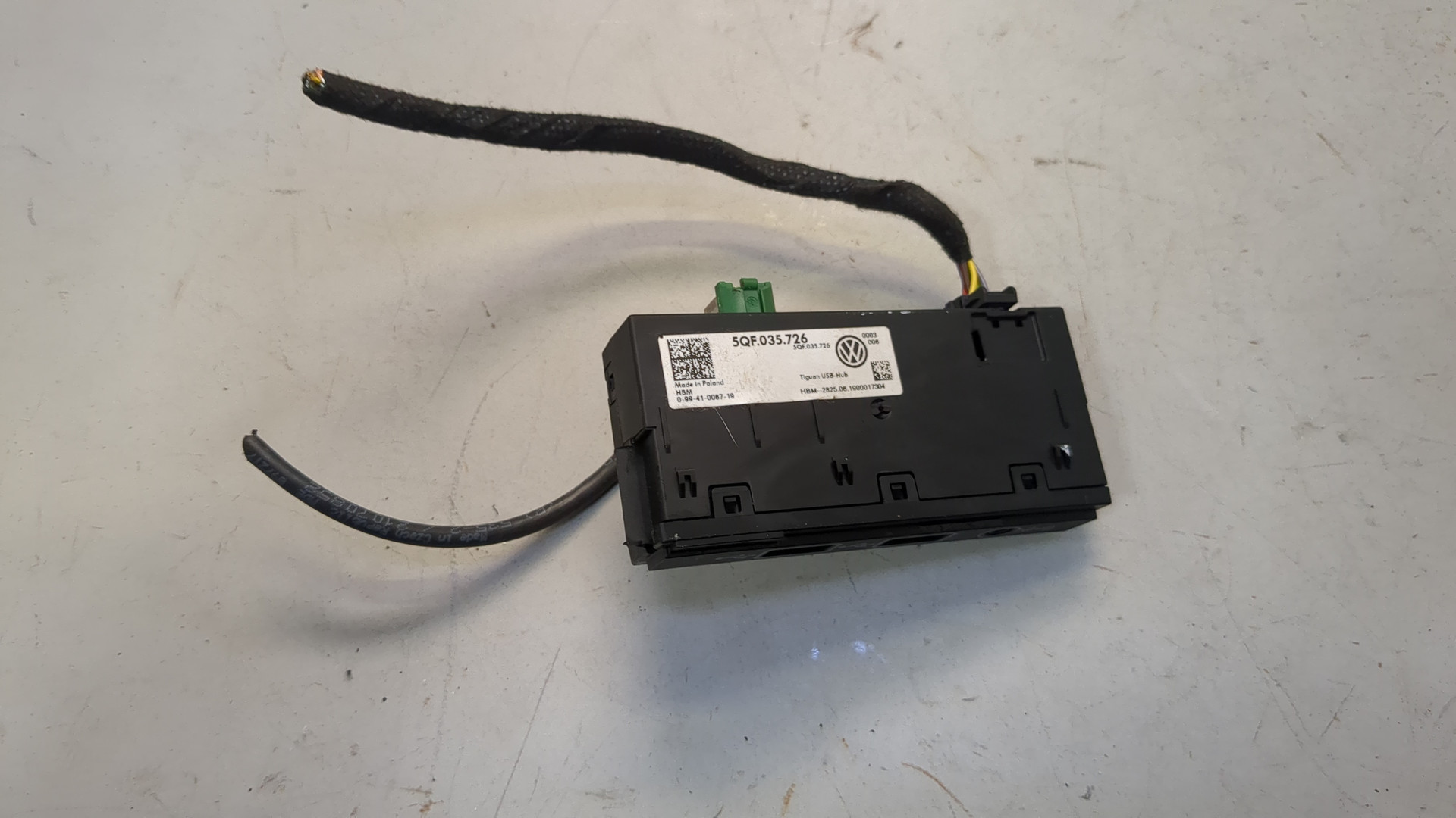 Гнездо AUX / USB IN