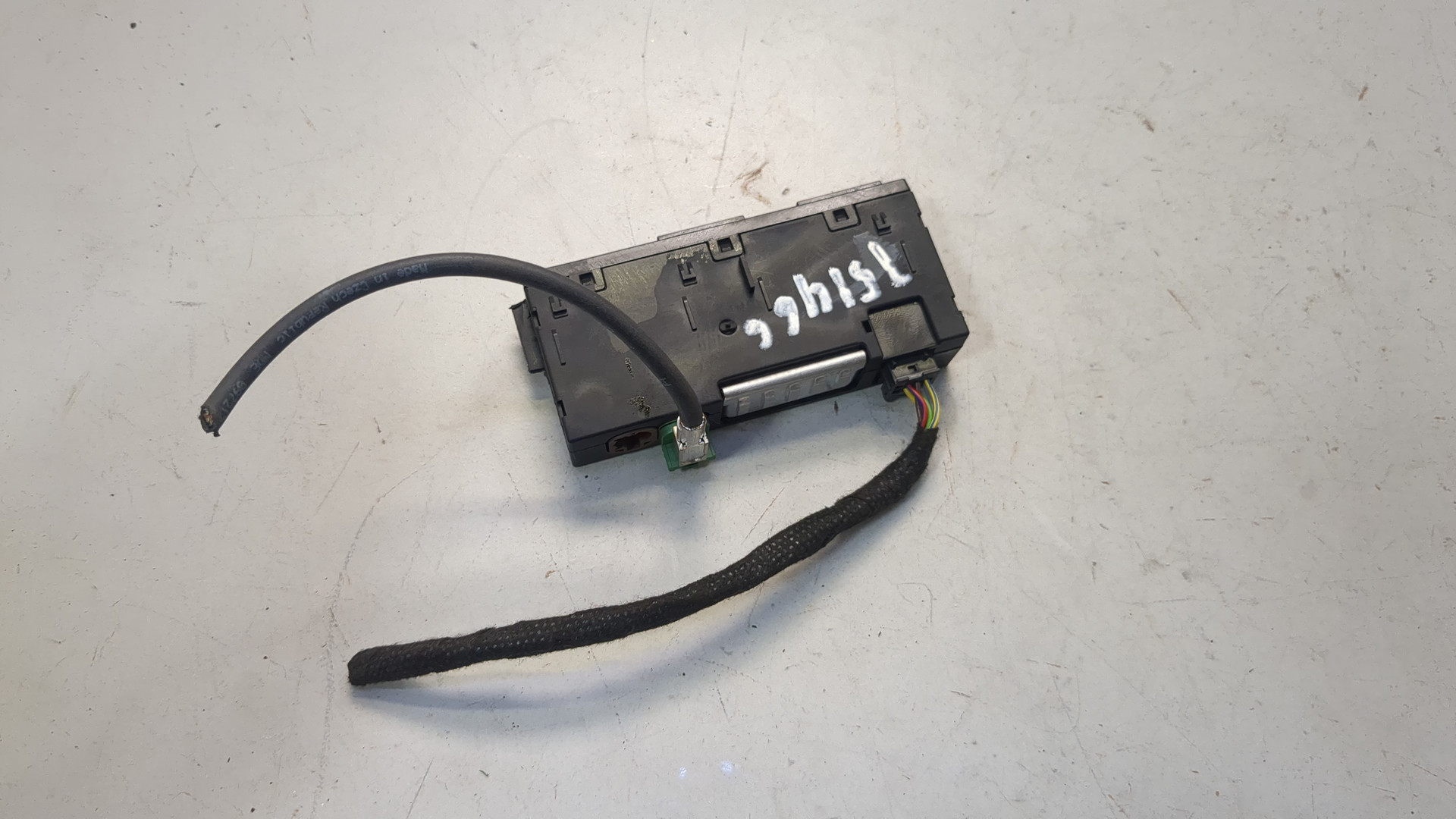 Гнездо AUX / USB IN