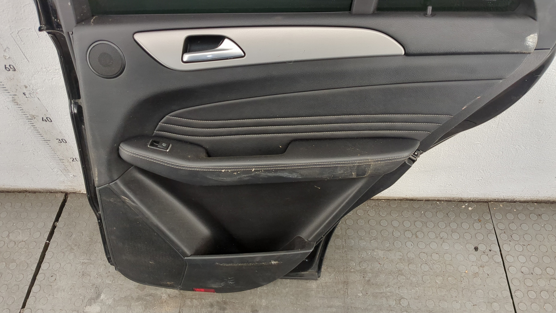 Дверь задняя правая