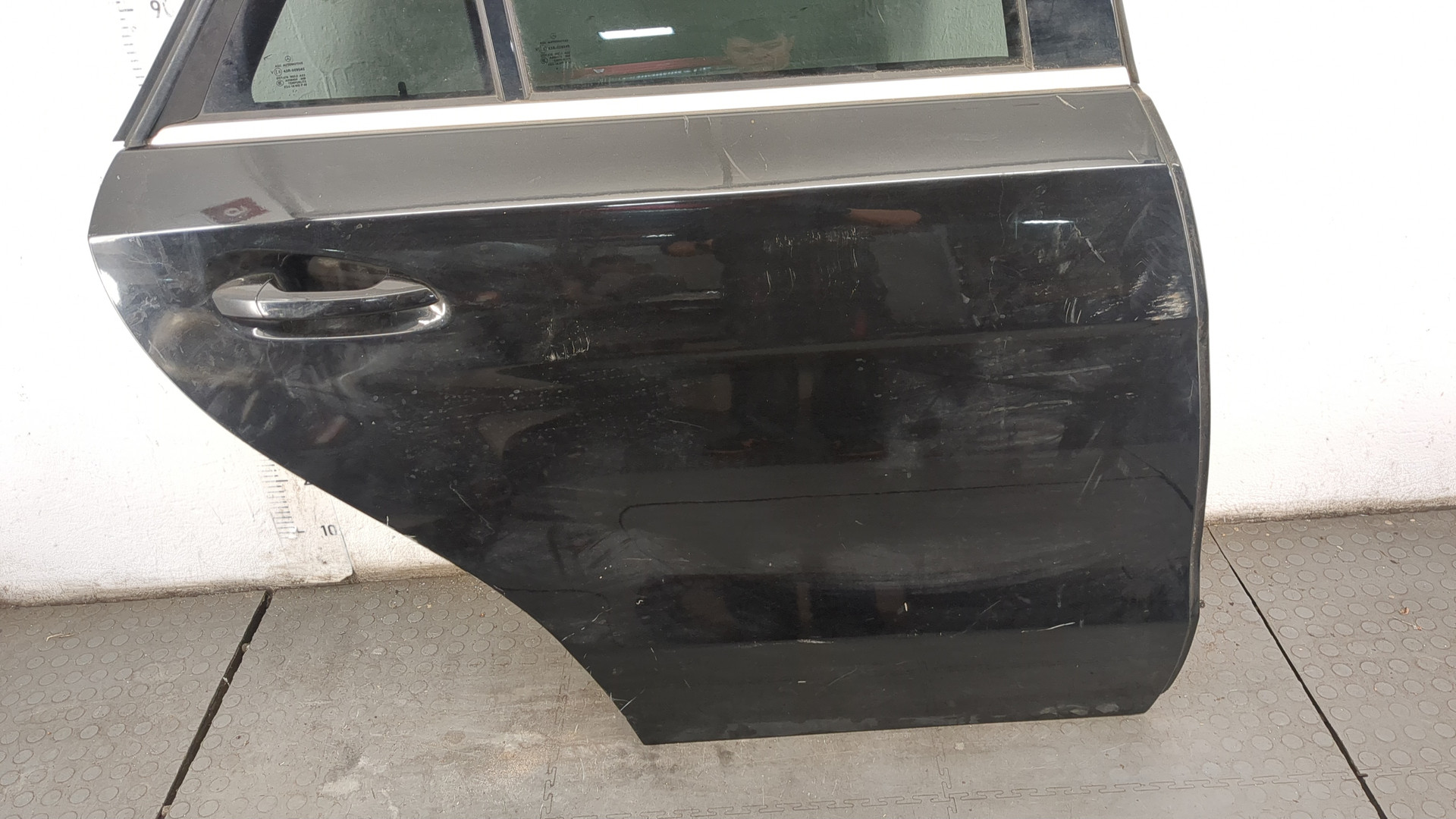Дверь задняя правая