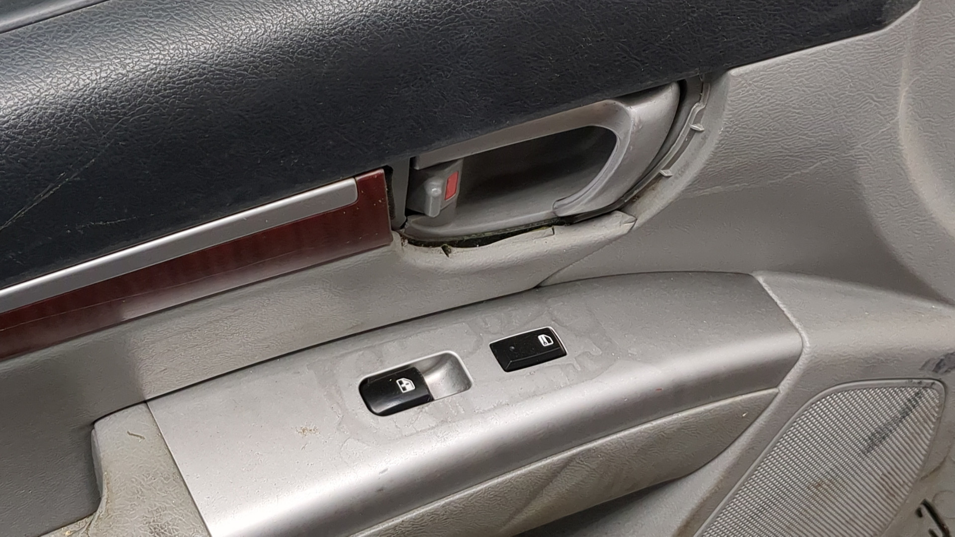 Дверь передняя левая