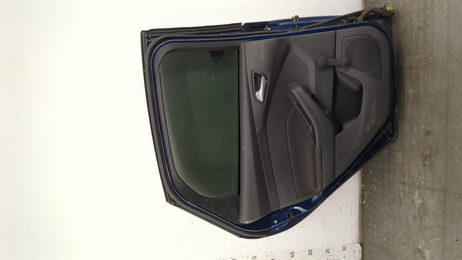 Дверь задняя левая