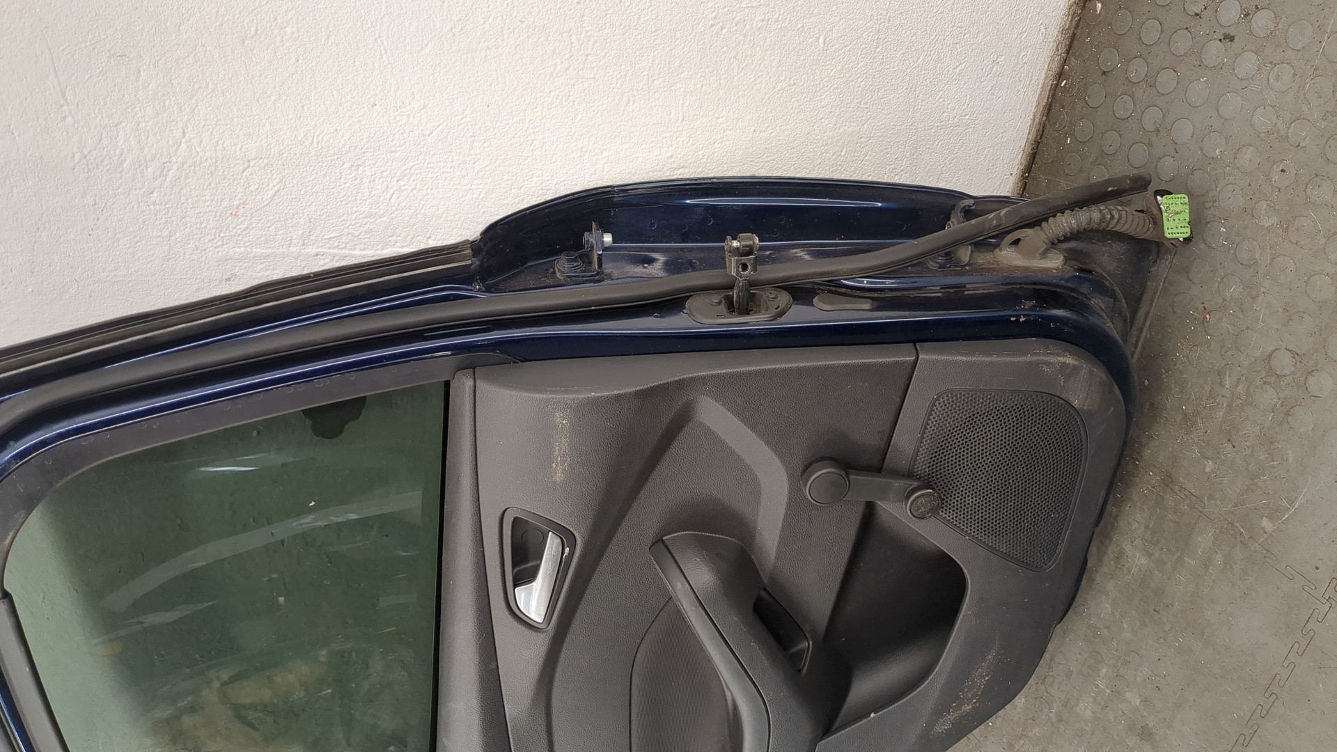 Дверь задняя левая