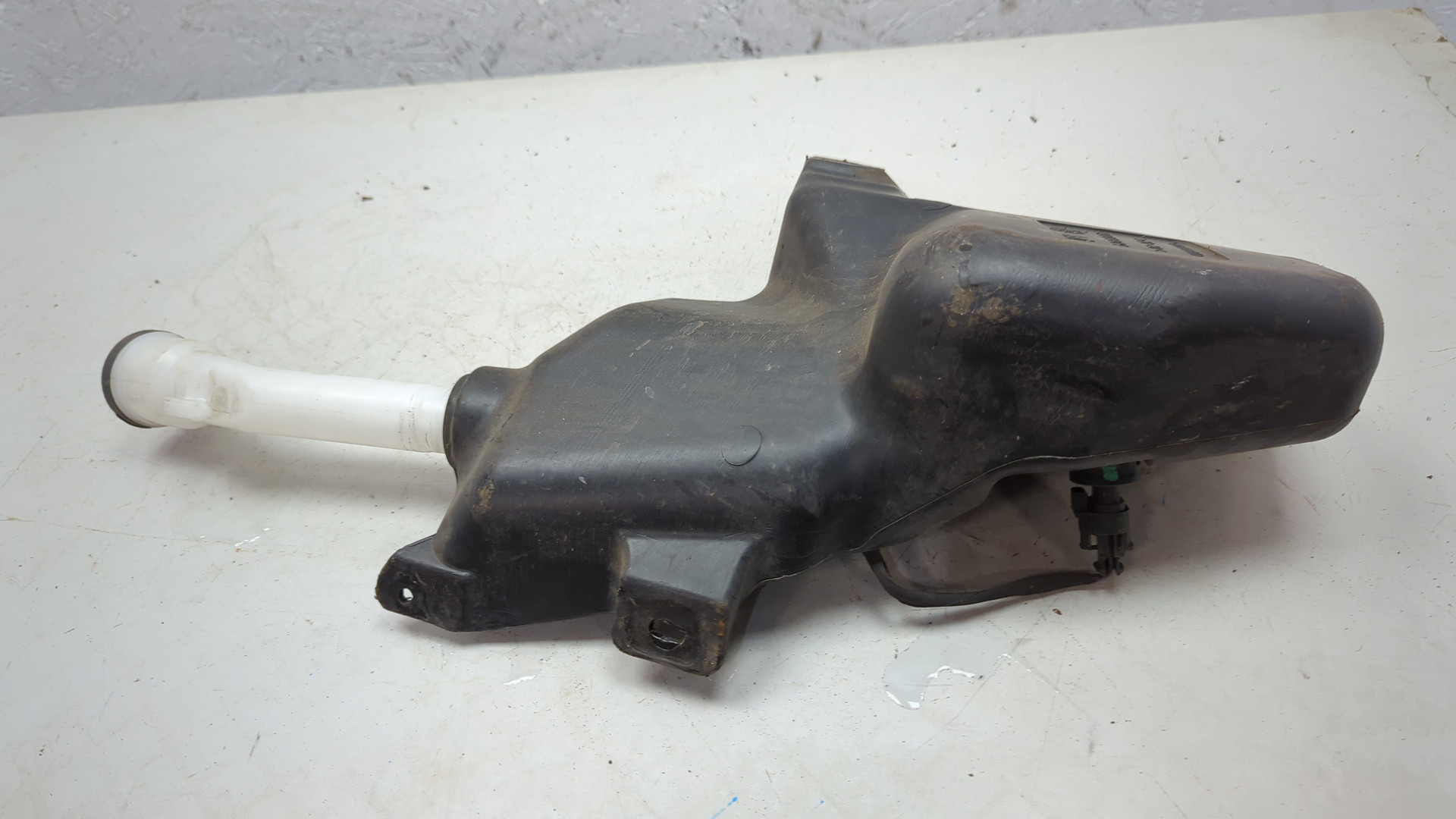 Бачок омывателя лобового стекла