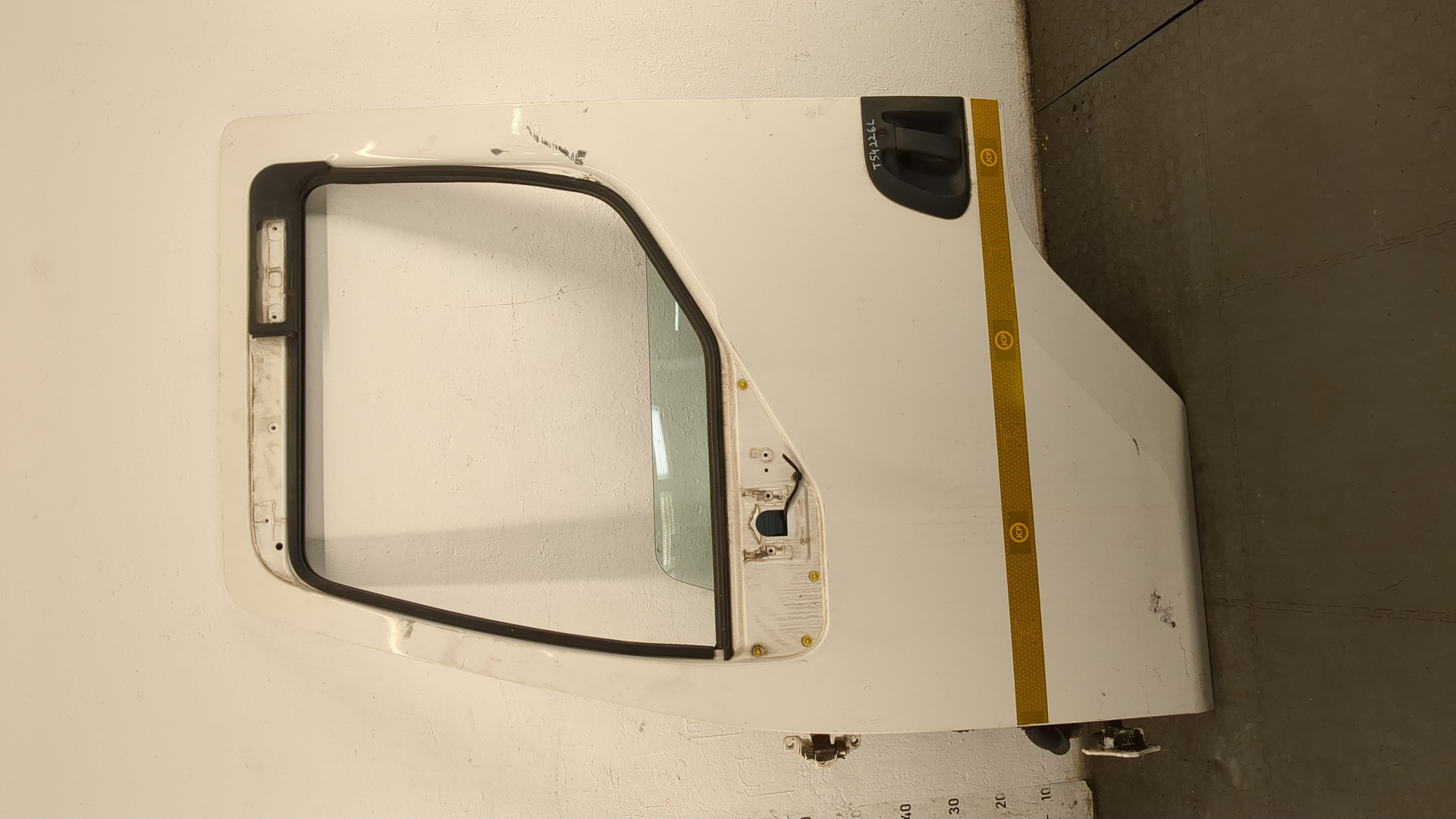 Дверь передняя левая