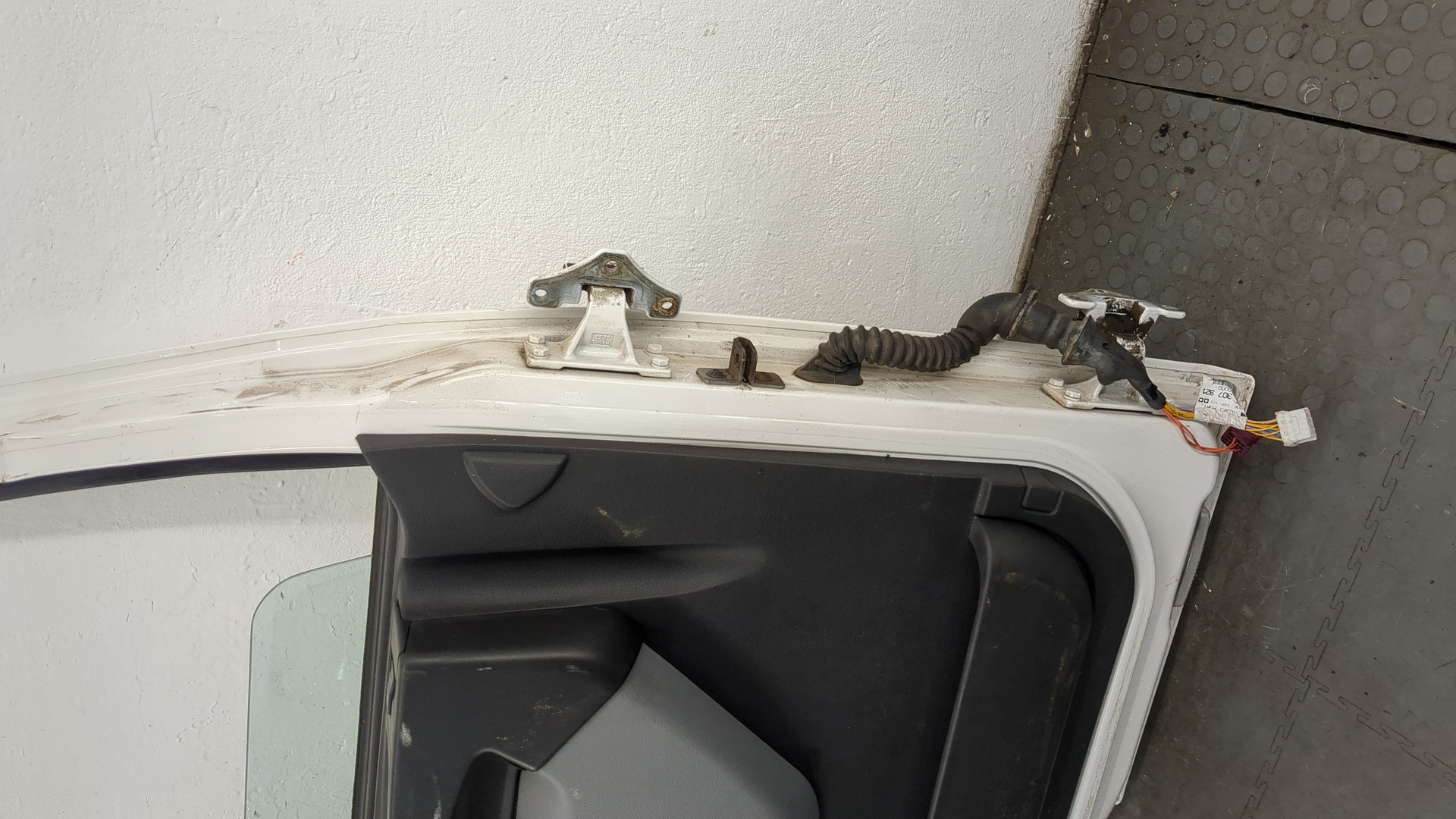 Дверь передняя левая